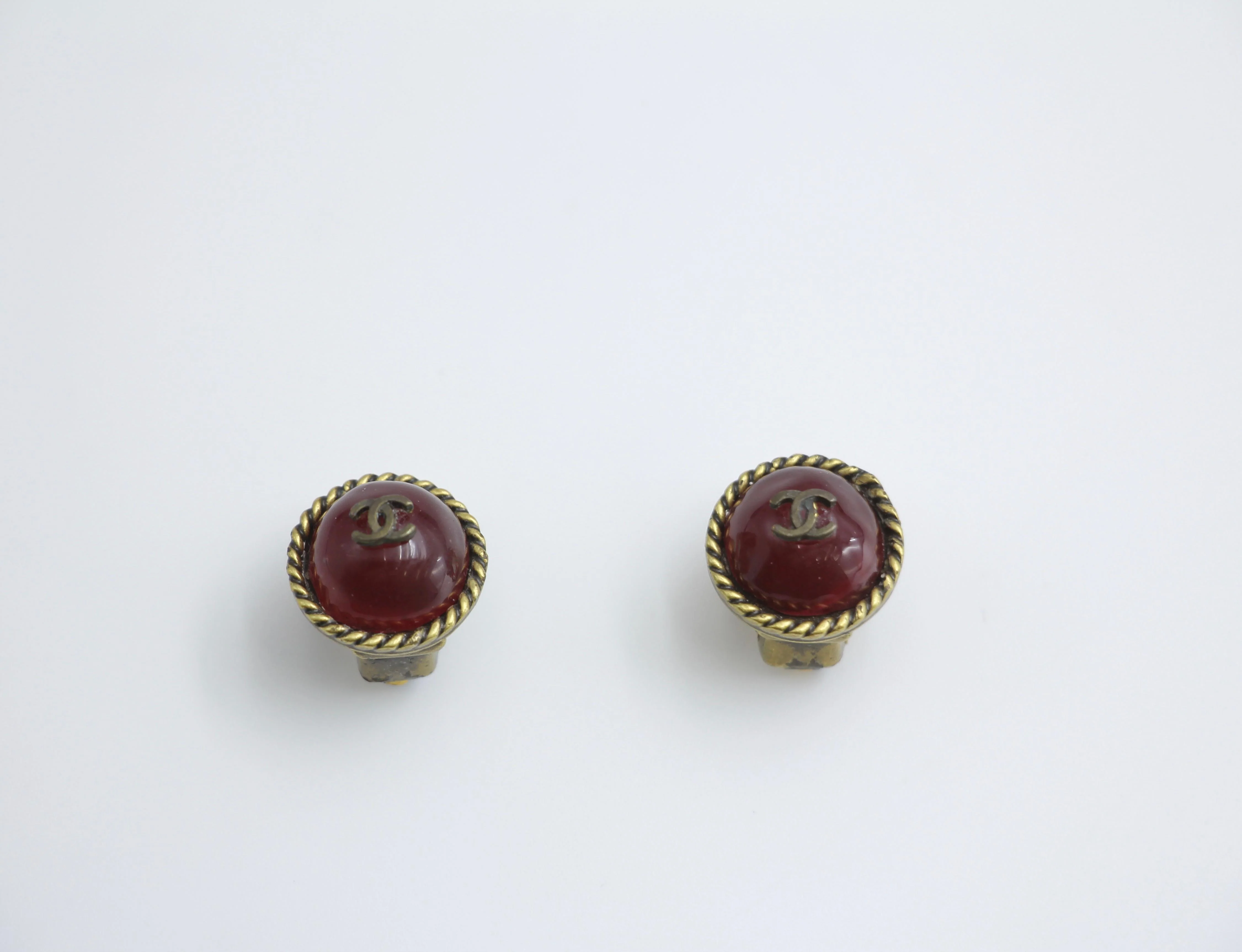 Chanel Vintage 00A Glazed Red Vintage Round Gold Hoop Earrings - Image 8