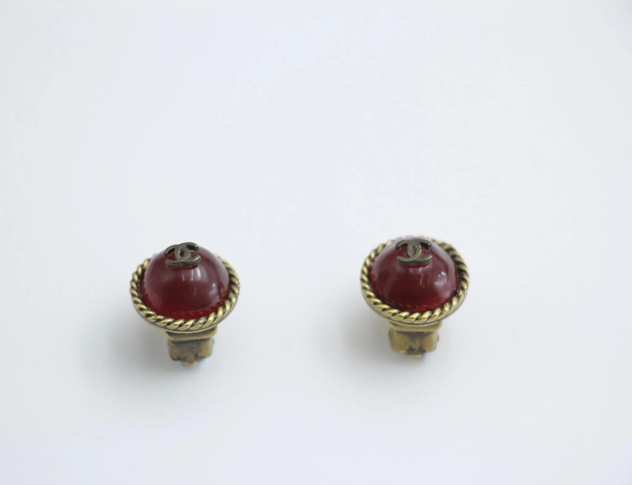 Chanel Vintage 00A Glazed Red Vintage Round Gold Hoop Earrings - Image 9