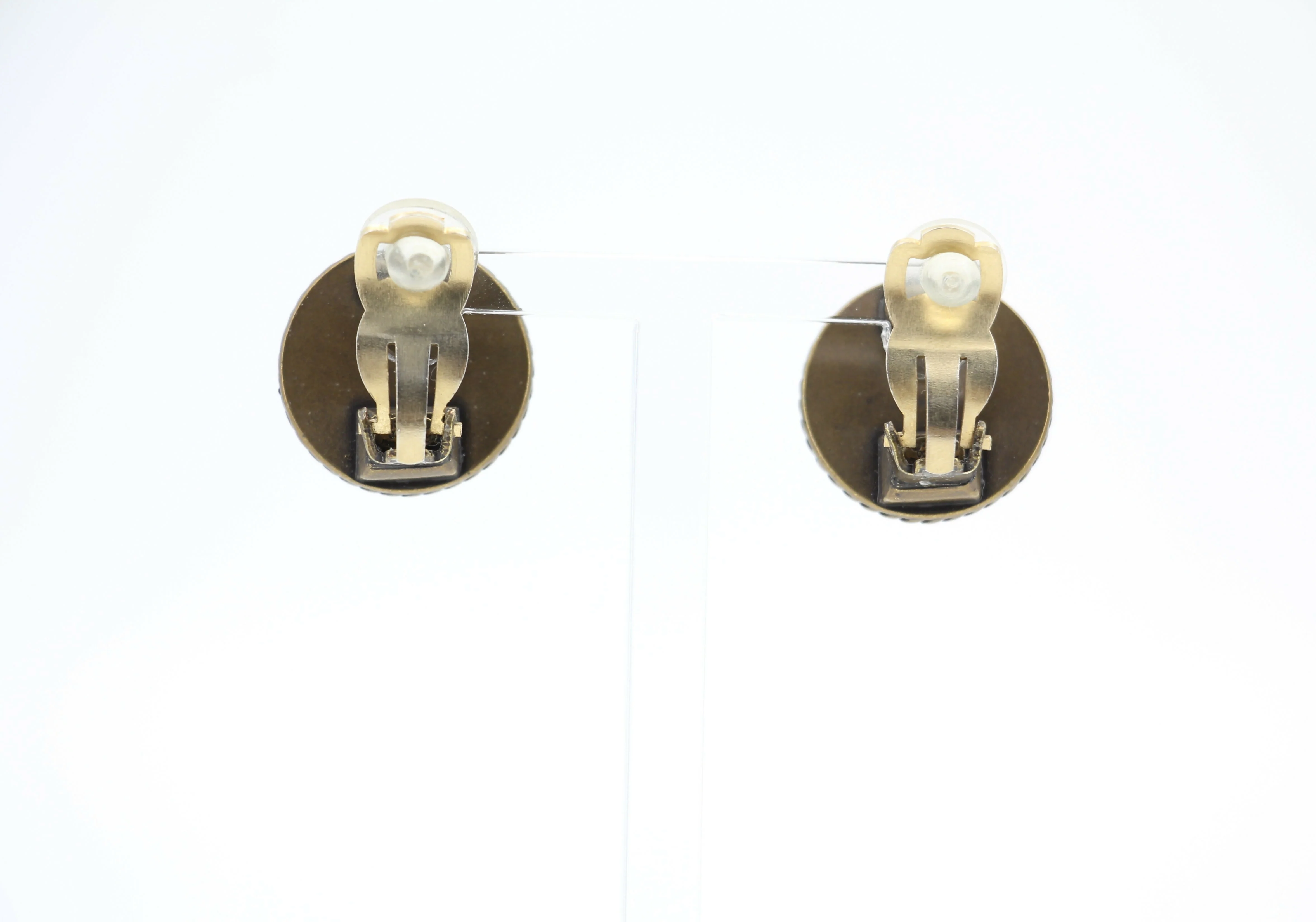 Chanel Vintage 00A Metal Black Round Clip-on Earrings - Image 5