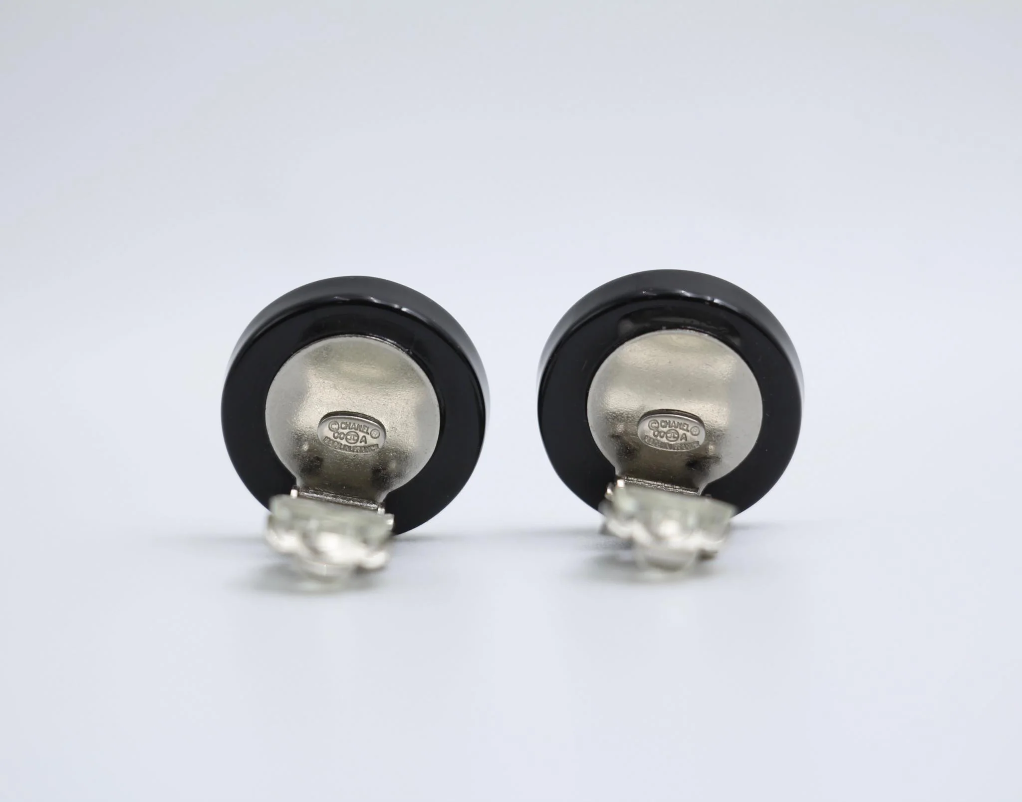 Chanel Vintage 00A Resin English Lettering Black Silver Half Triangle Earrings - Image 8