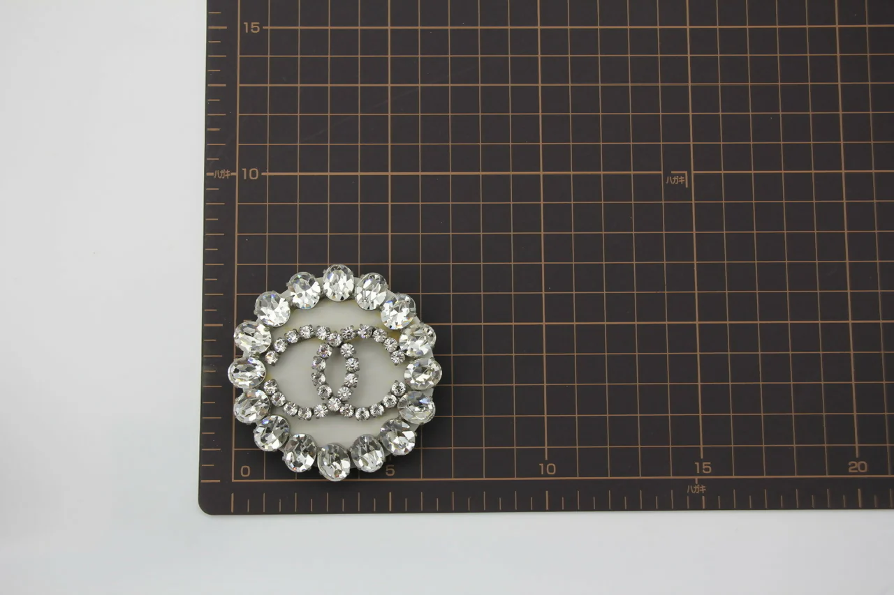 Chanel Vintage 00A Rhinestone Silver CC Large Round Brooch - Image 10