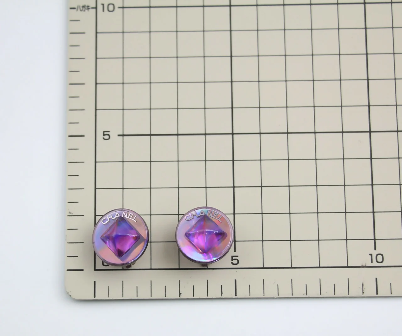 Chanel Vintage 00T Resin Iridescent Purple Clip-on Earrings - Image 10