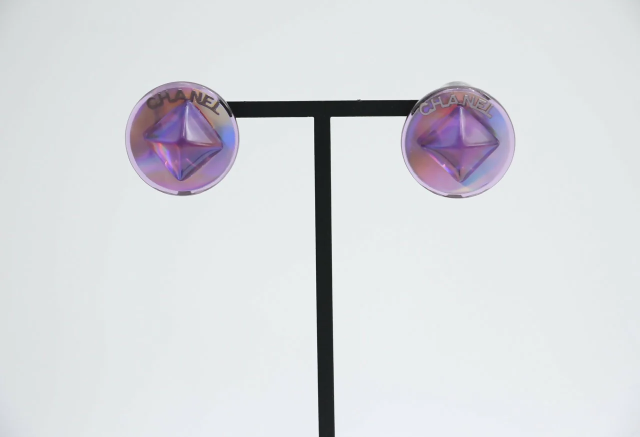 Chanel Vintage 00T Resin Iridescent Purple Clip-on Earrings - Image 2