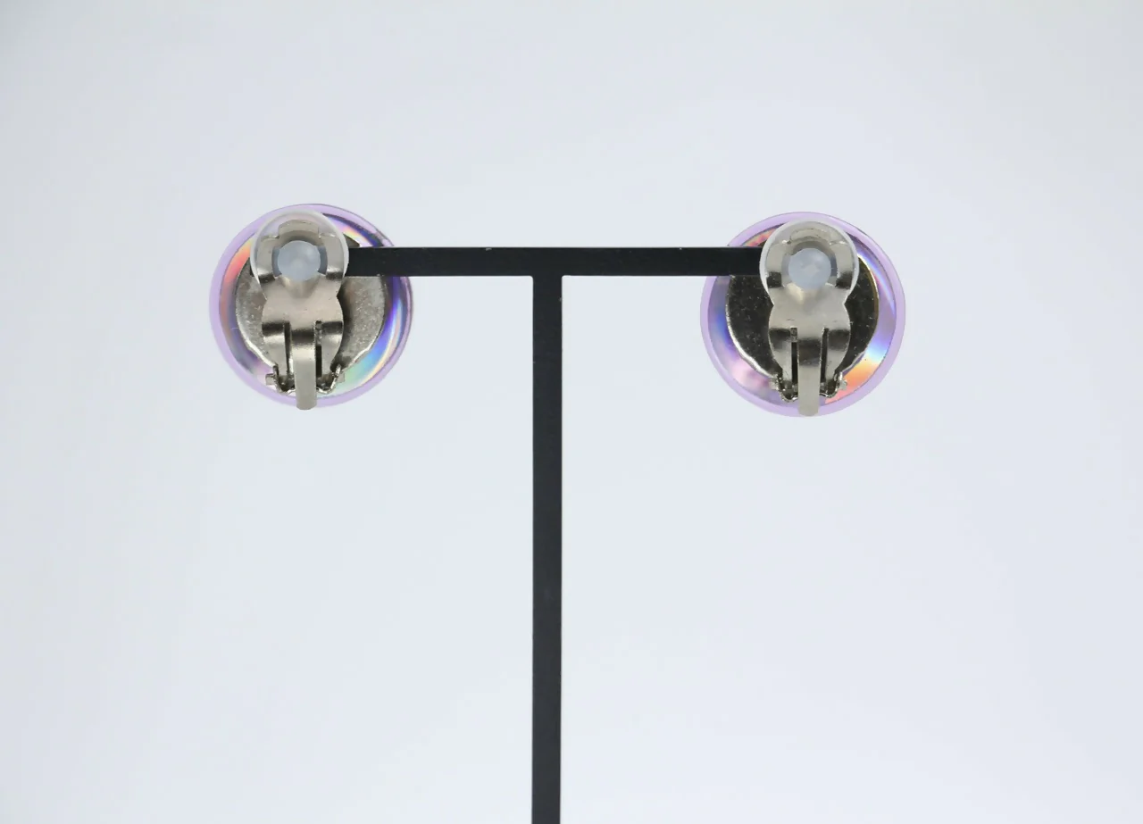 Chanel Vintage 00T Resin Iridescent Purple Clip-on Earrings - Image 3