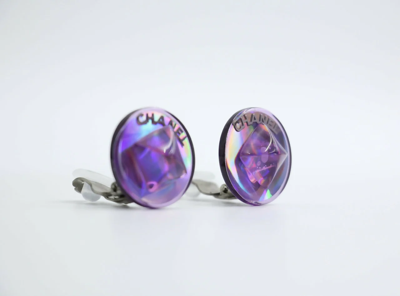 Chanel Vintage 00T Resin Iridescent Purple Clip-on Earrings - Image 4