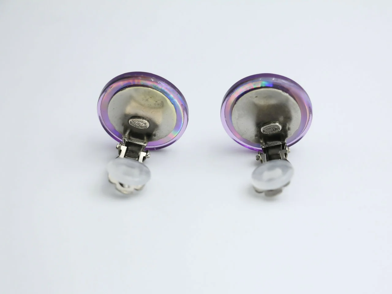 Chanel Vintage 00T Resin Iridescent Purple Clip-on Earrings - Image 5