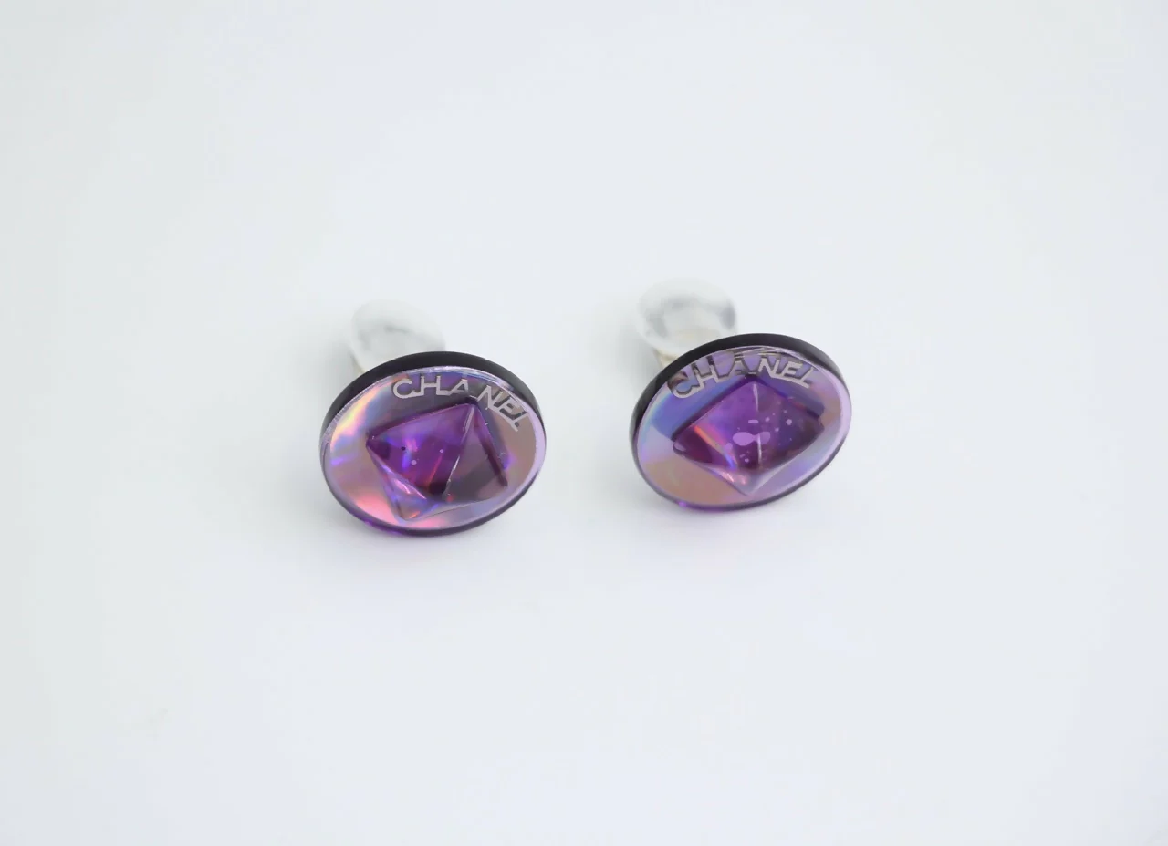 Chanel Vintage 00T Resin Iridescent Purple Clip-on Earrings - Image 6