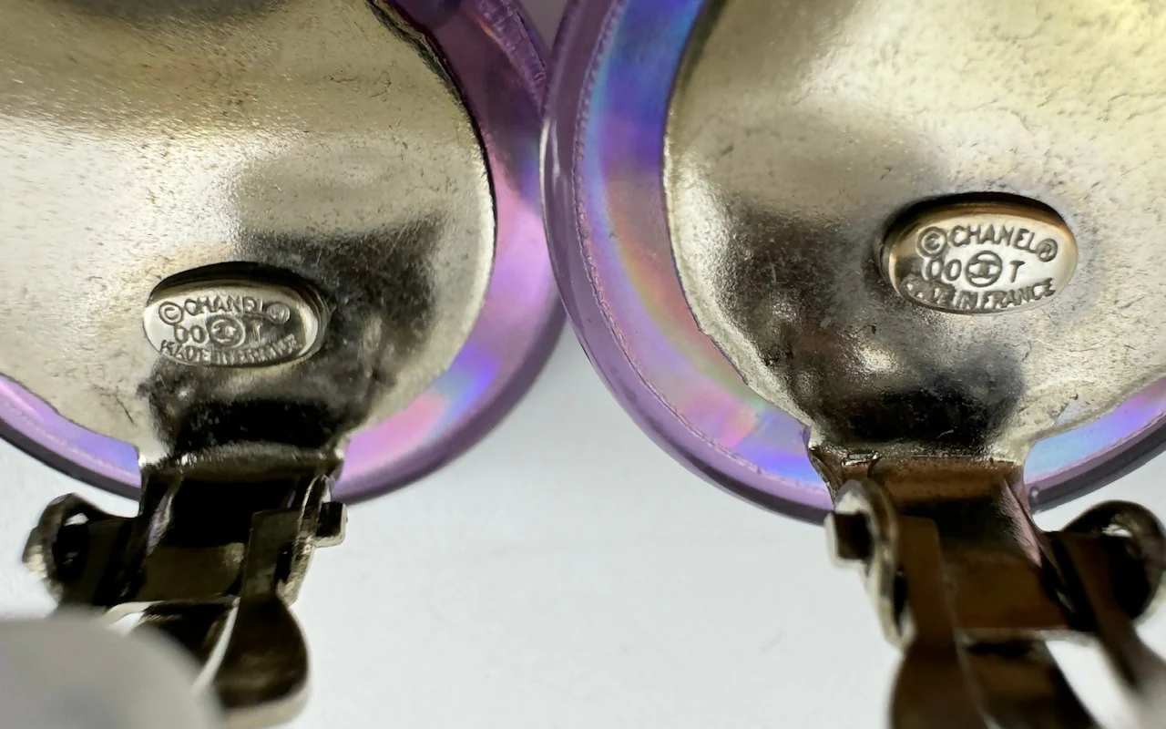 Chanel Vintage 00T Resin Iridescent Purple Clip-on Earrings - Image 9