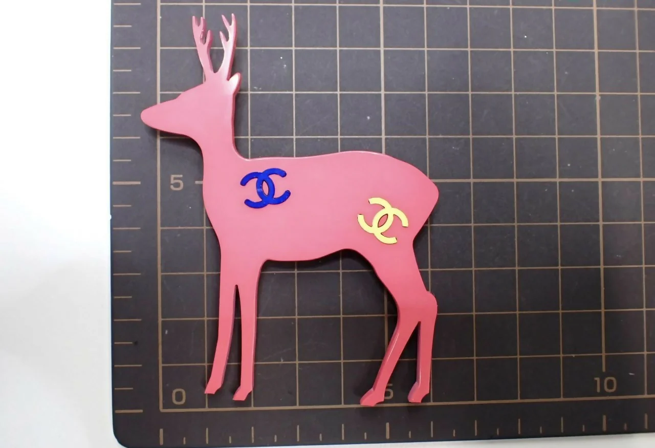 Chanel Vintage 01A Resin Peach Pink Deer CC Logo Brooch - Image 5