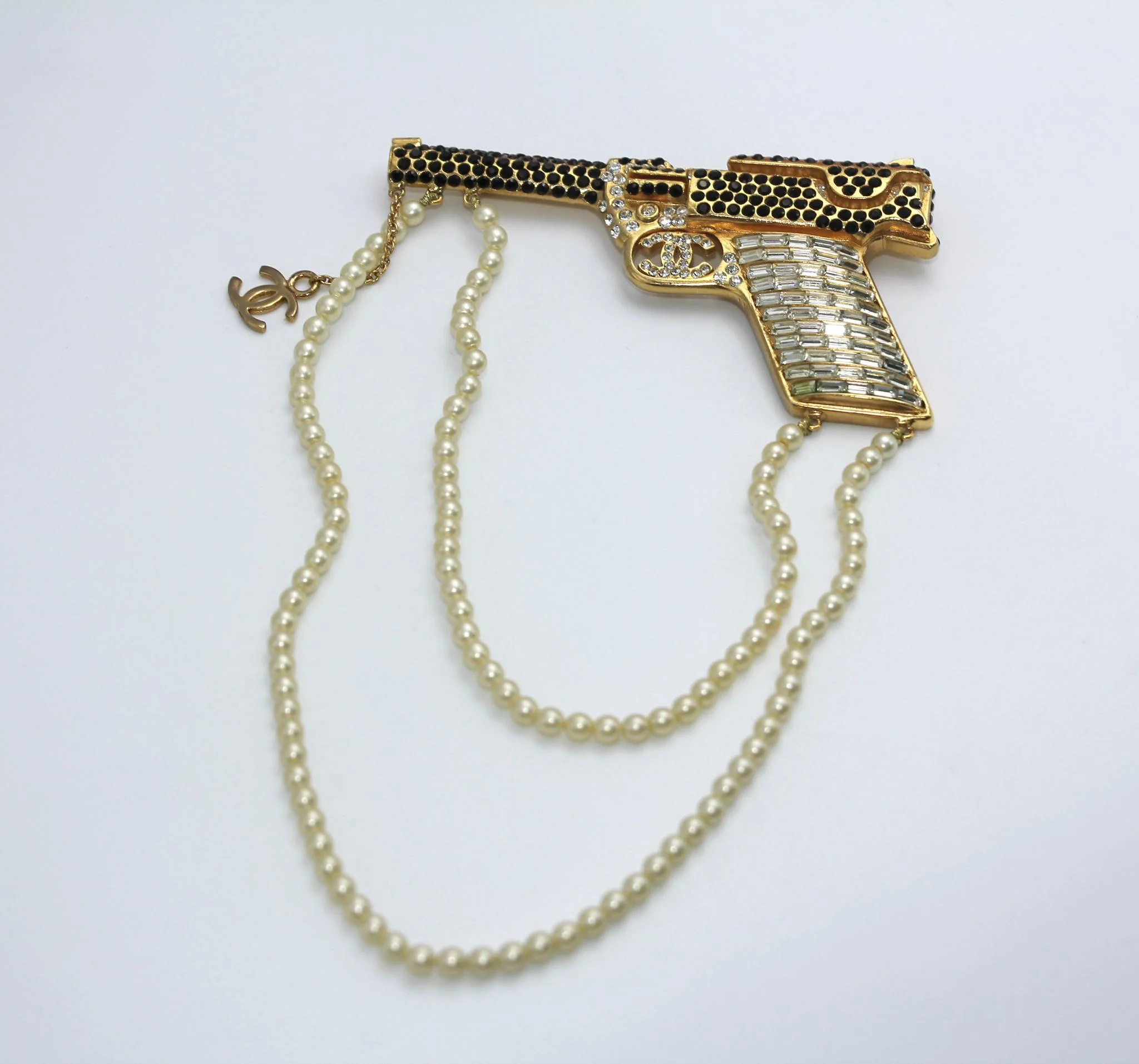 Chanel Vintage 01A Rhinestone Cc Imitation Pearl Chain Large Pistol Brooch