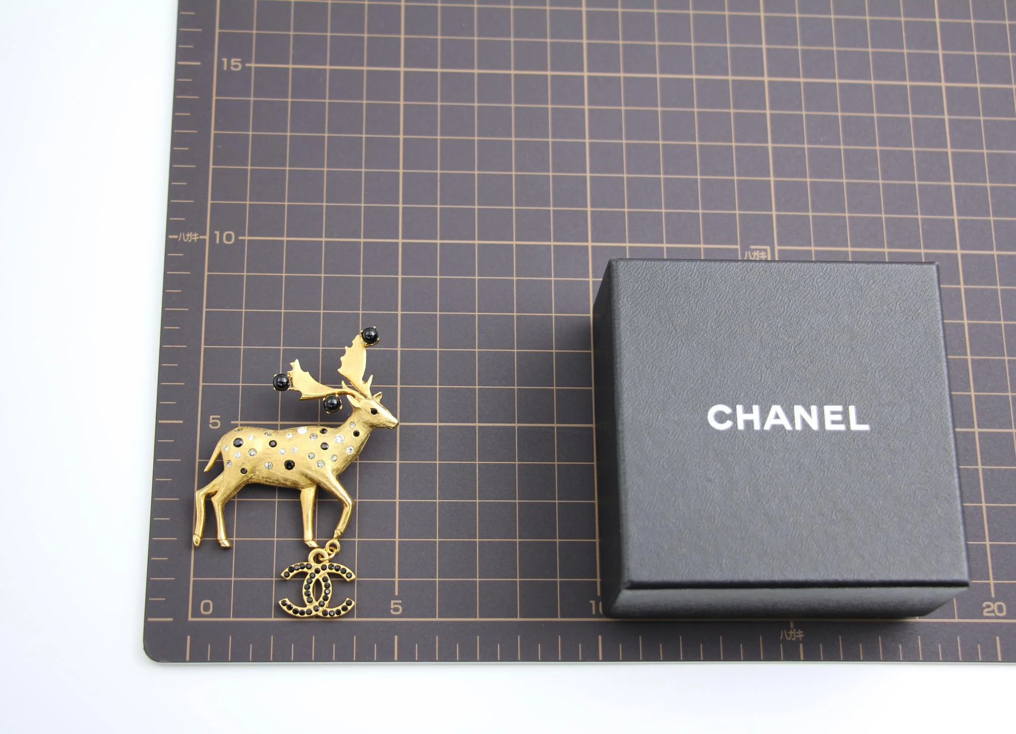 Chanel Vintage 01A Rhinestone Deer Cc Brooch - Image 12