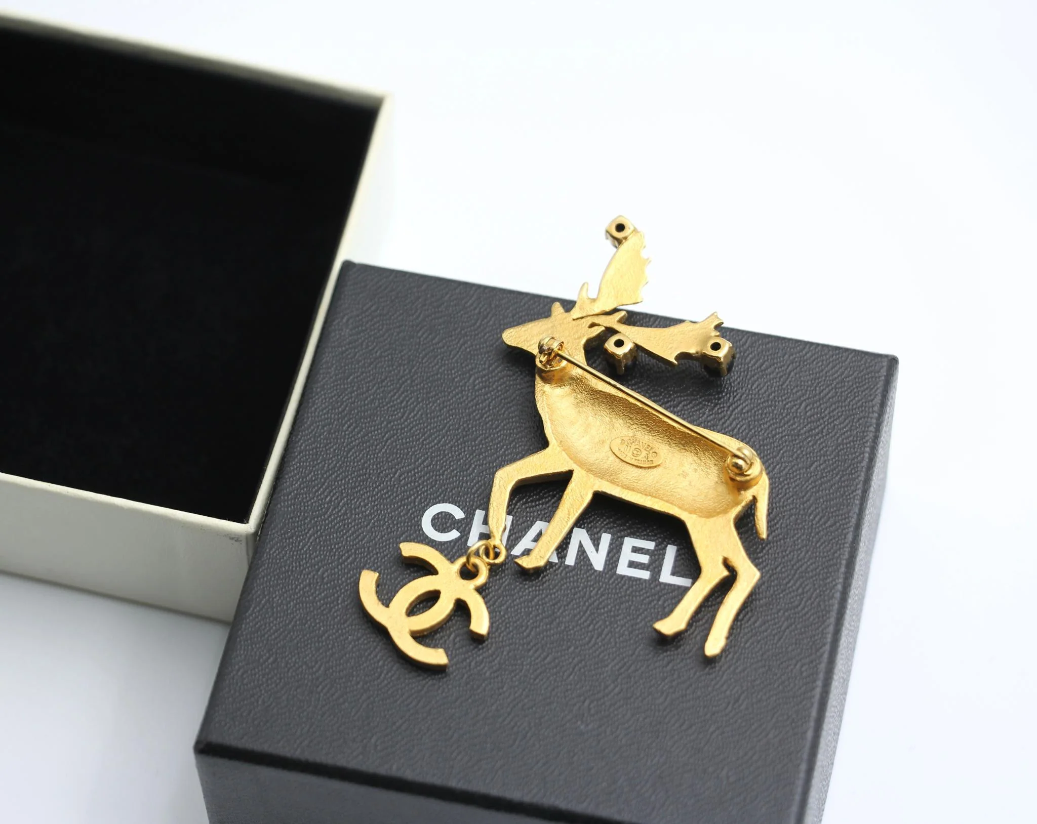 Chanel Vintage 01A Rhinestone Deer Cc Brooch - Image 4