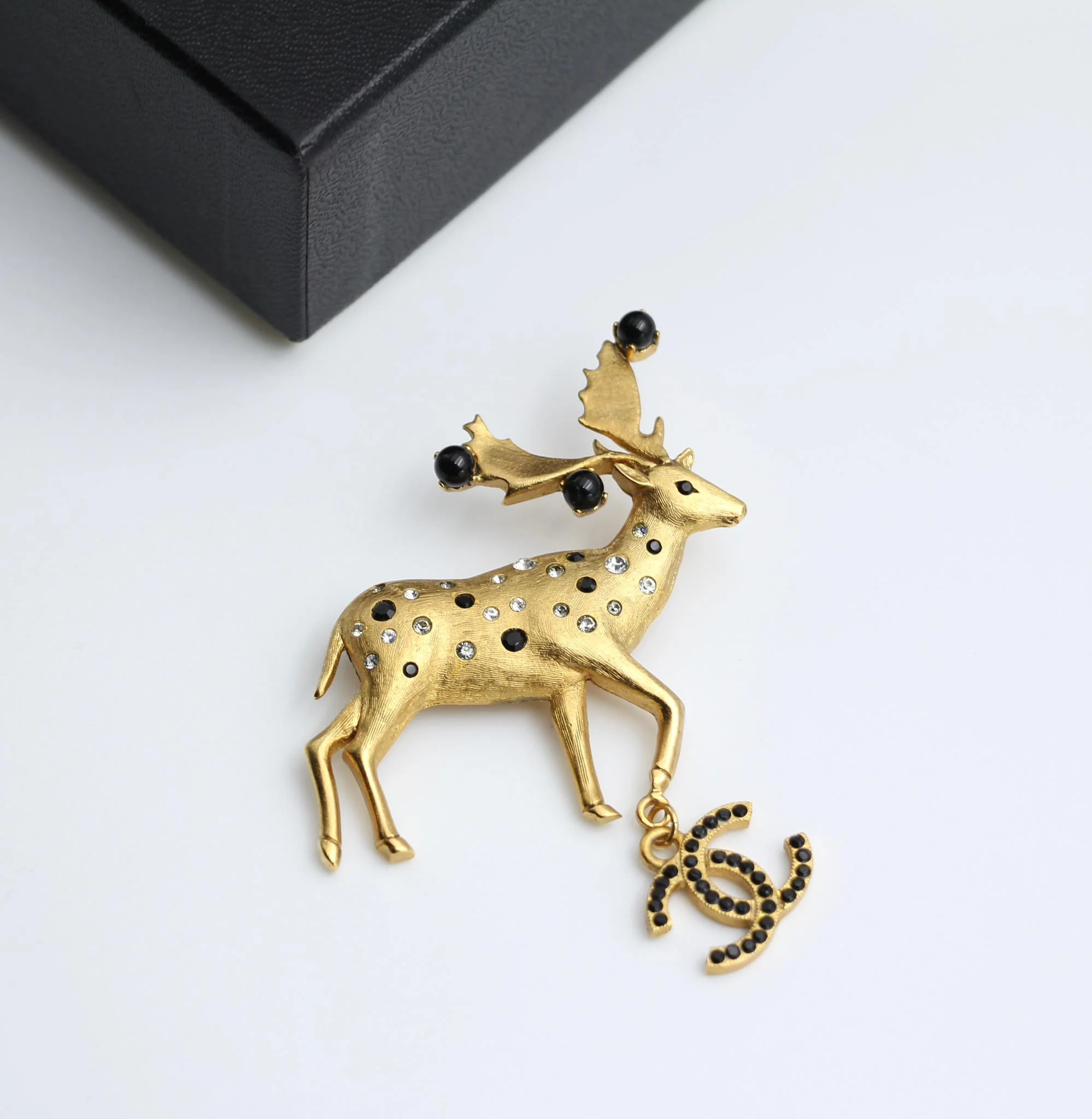 Chanel Vintage 01A Rhinestone Deer Cc Brooch - Image 5