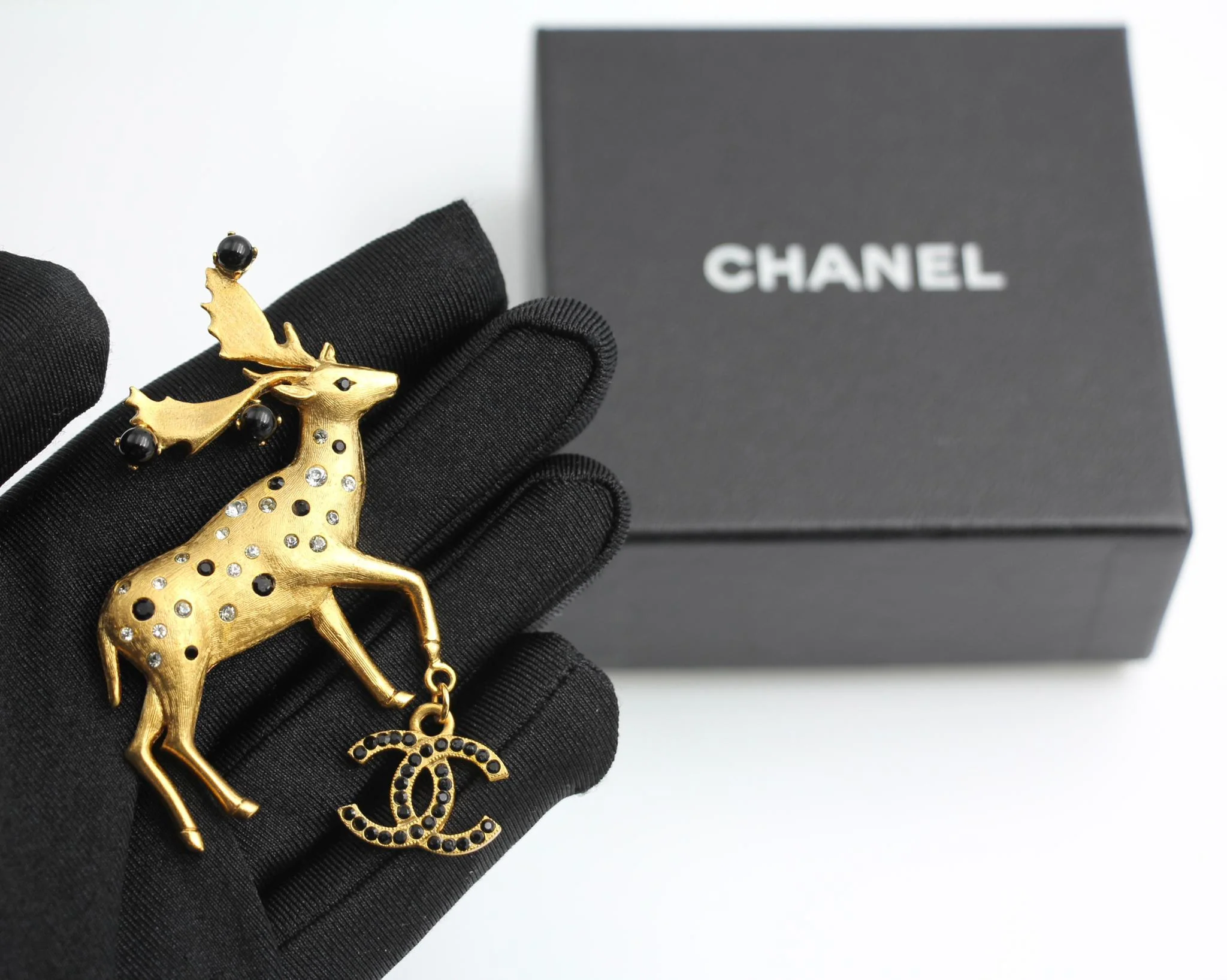 Chanel Vintage 01A Rhinestone Deer Cc Brooch - Image 8