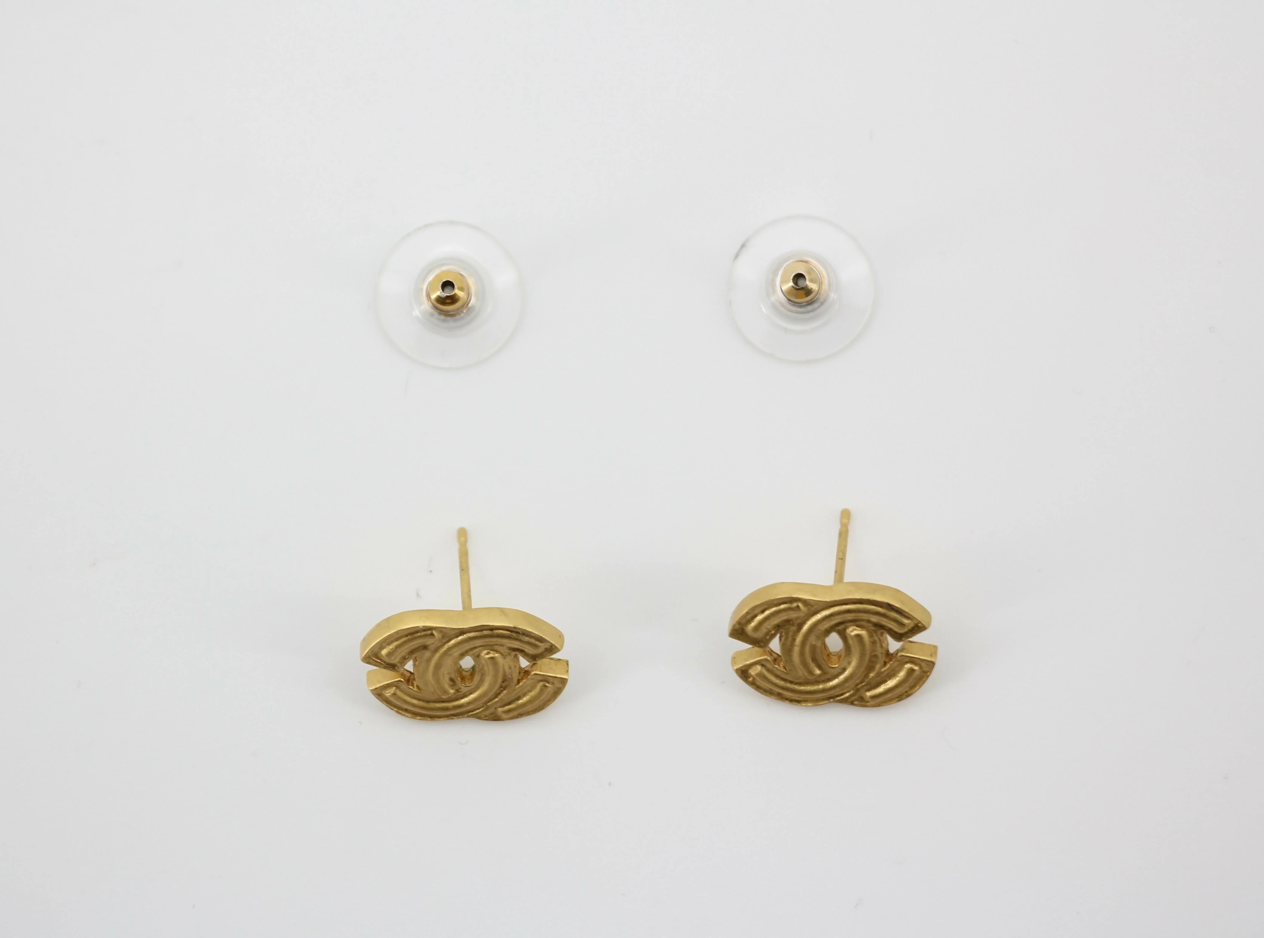 Chanel Vintage 01P Gold-plated Bright Gold CC Clip-on Earrings - Image 4