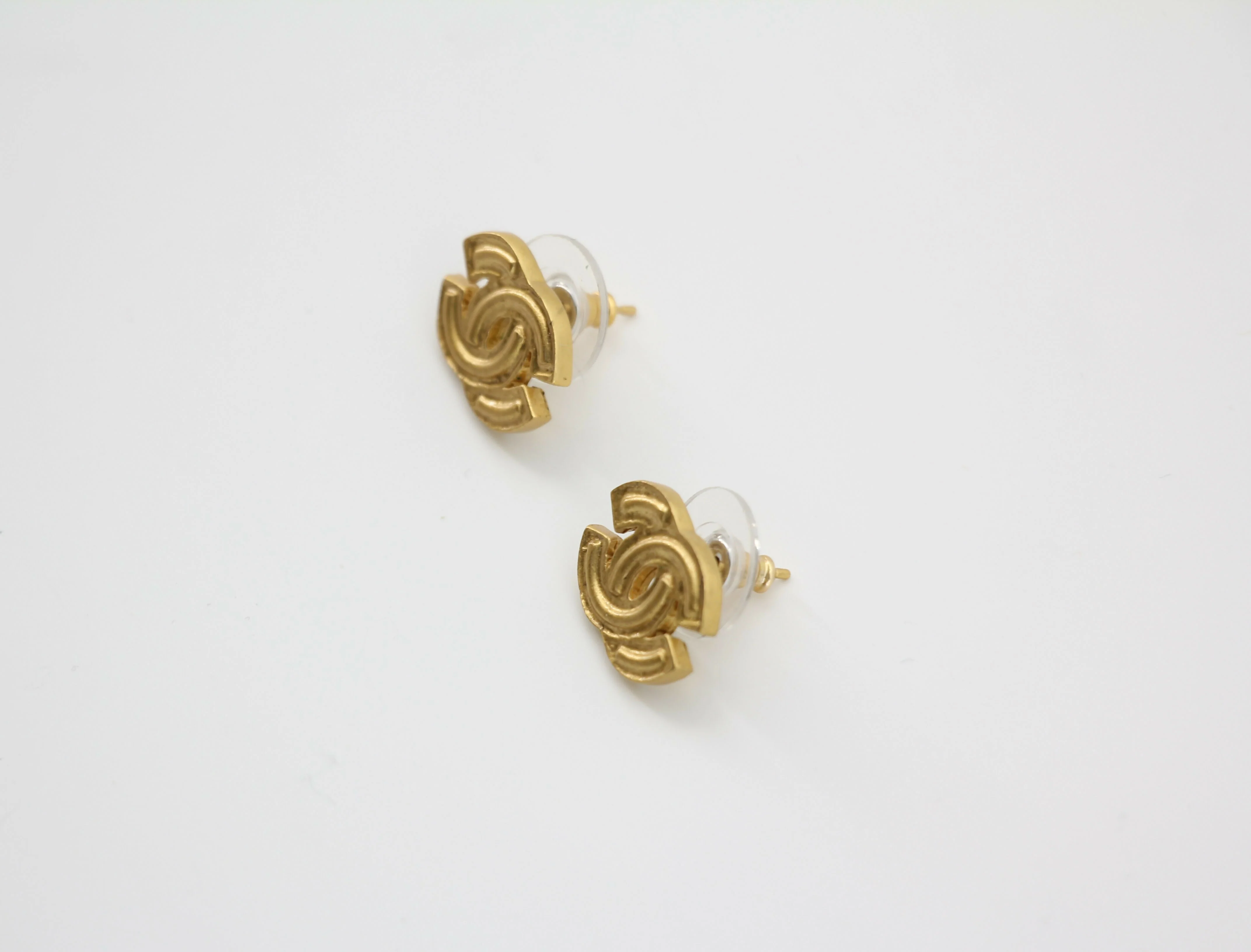 Chanel Vintage 01P Gold-plated Bright Gold CC Clip-on Earrings - Image 8