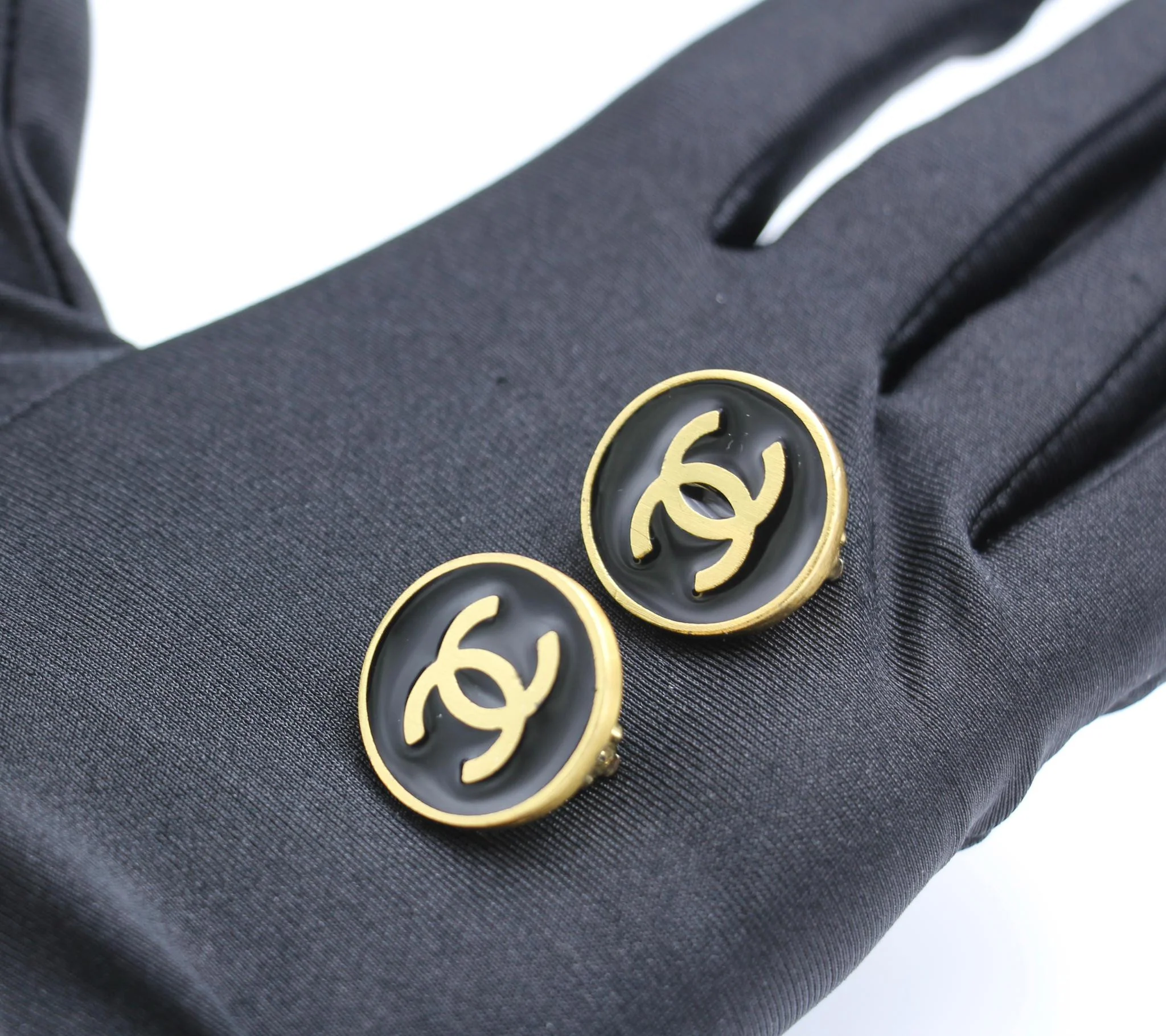 Chanel Vintage 01P Metal Black Cc Clip-On Earrings - Image 3
