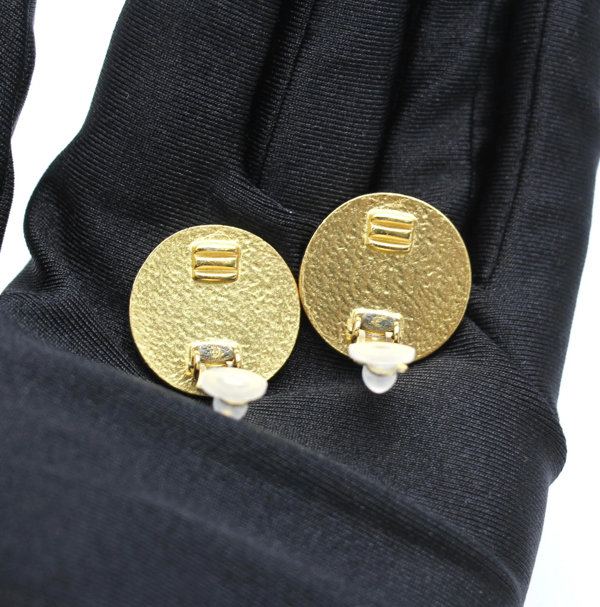 Chanel Vintage 01P Metal Black Cc Clip-On Earrings - Image 5