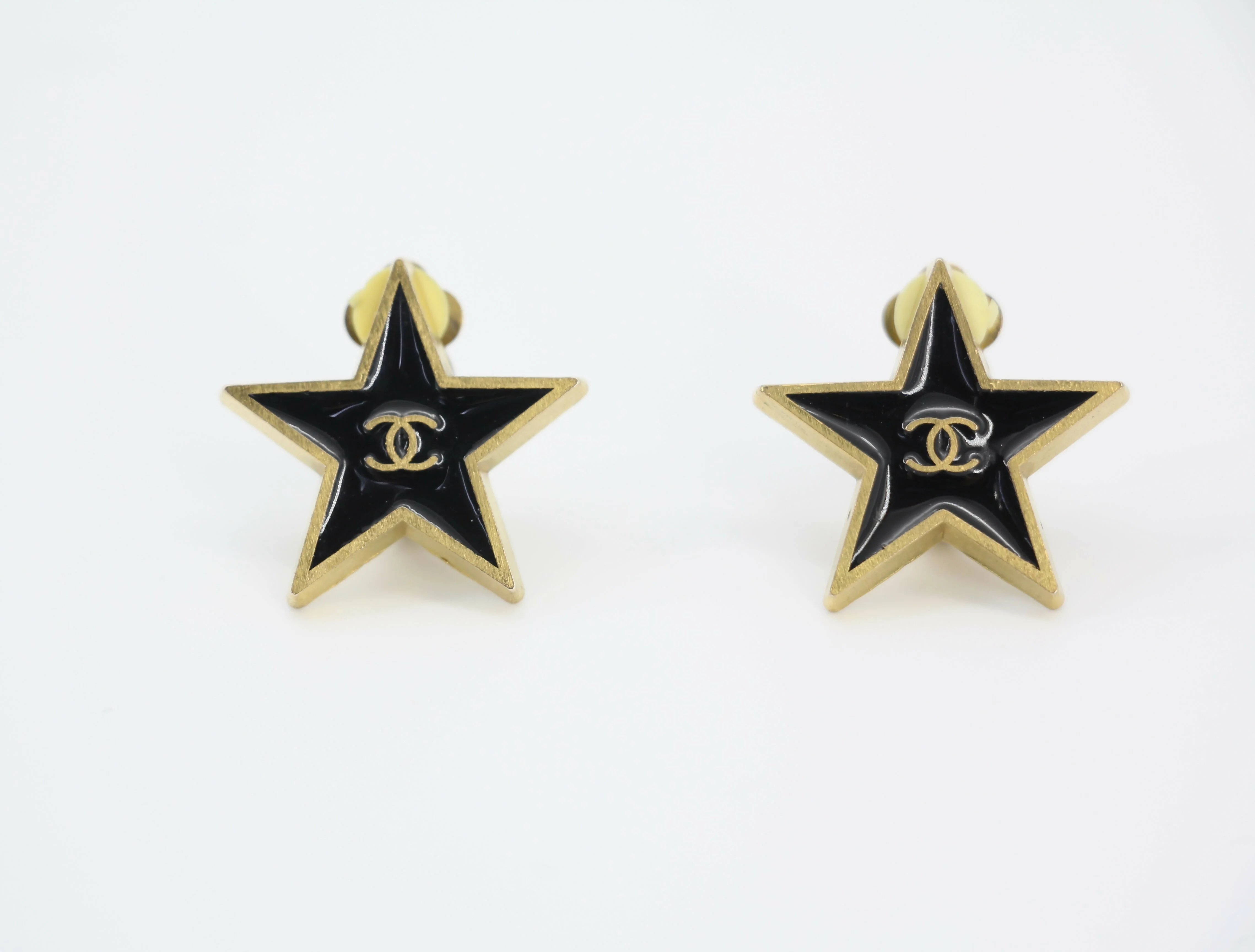 Chanel Vintage 01P Metal Black Star Shape CC Clip-on Earrings