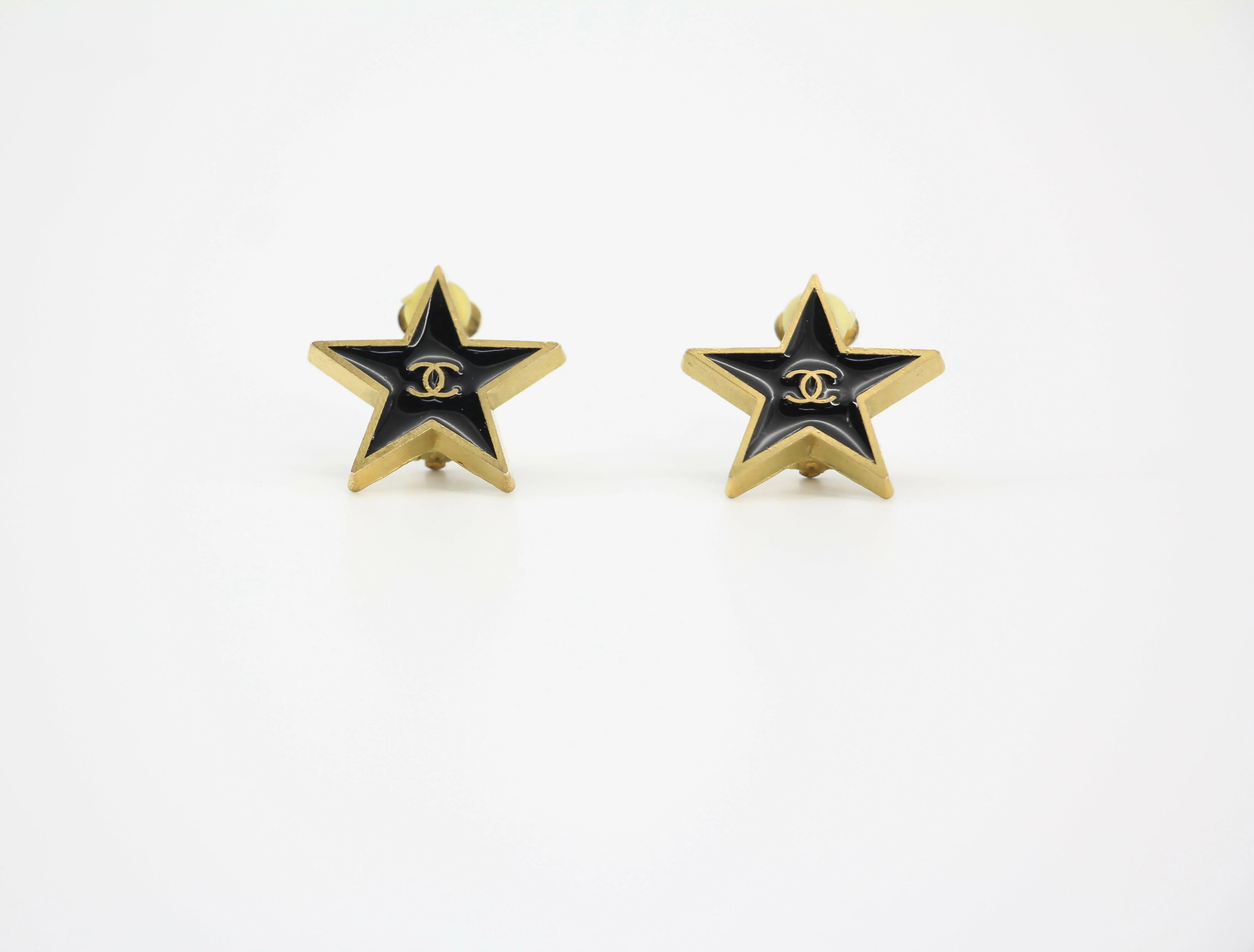 Chanel Vintage 01P Metal Black Star Shape CC Clip-on Earrings - Image 8