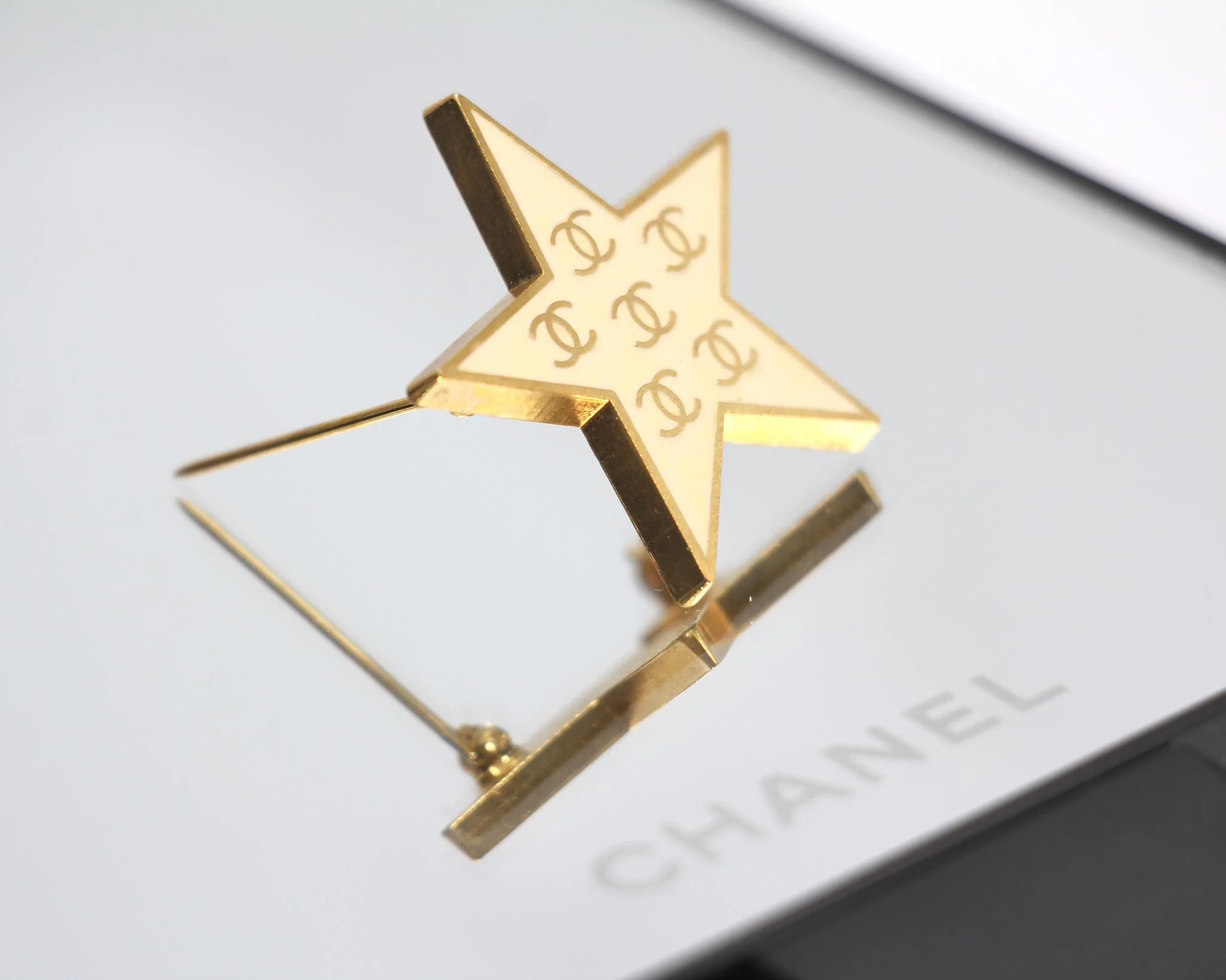 Chanel Vintage 01P Metal Yellow Star Brooch - Image 10