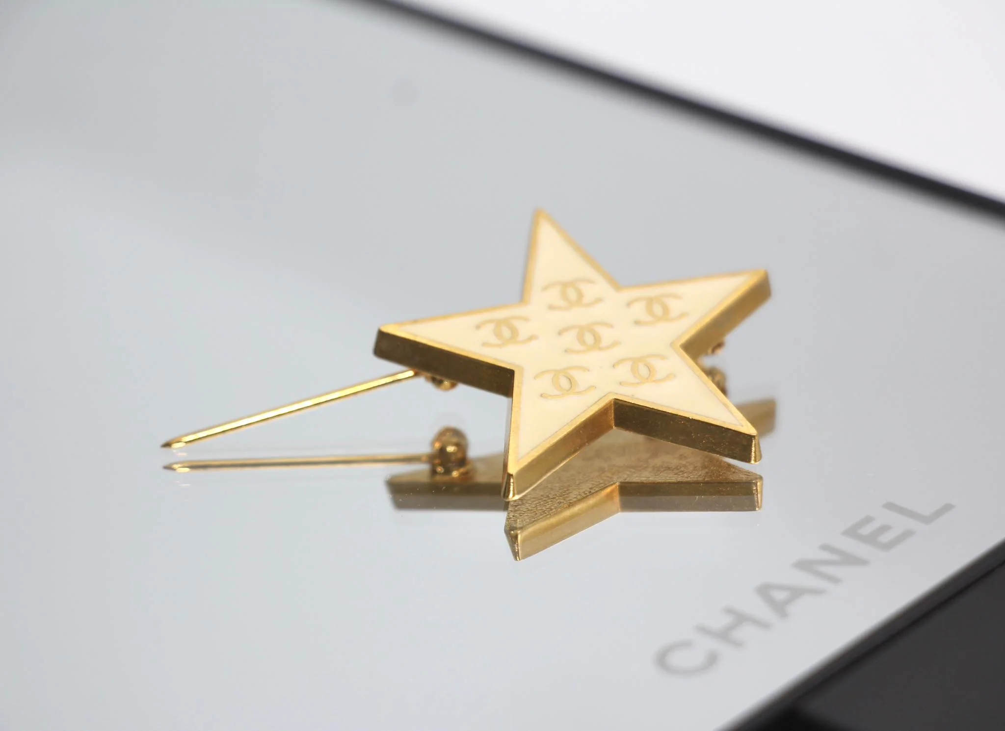 Chanel Vintage 01P Metal Yellow Star Brooch - Image 11