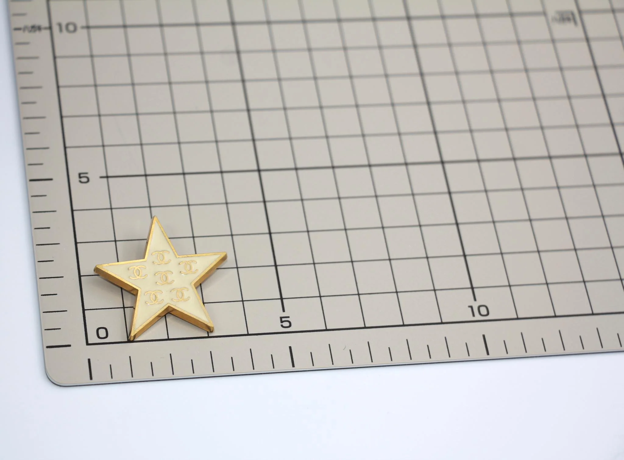 Chanel Vintage 01P Metal Yellow Star Brooch - Image 13
