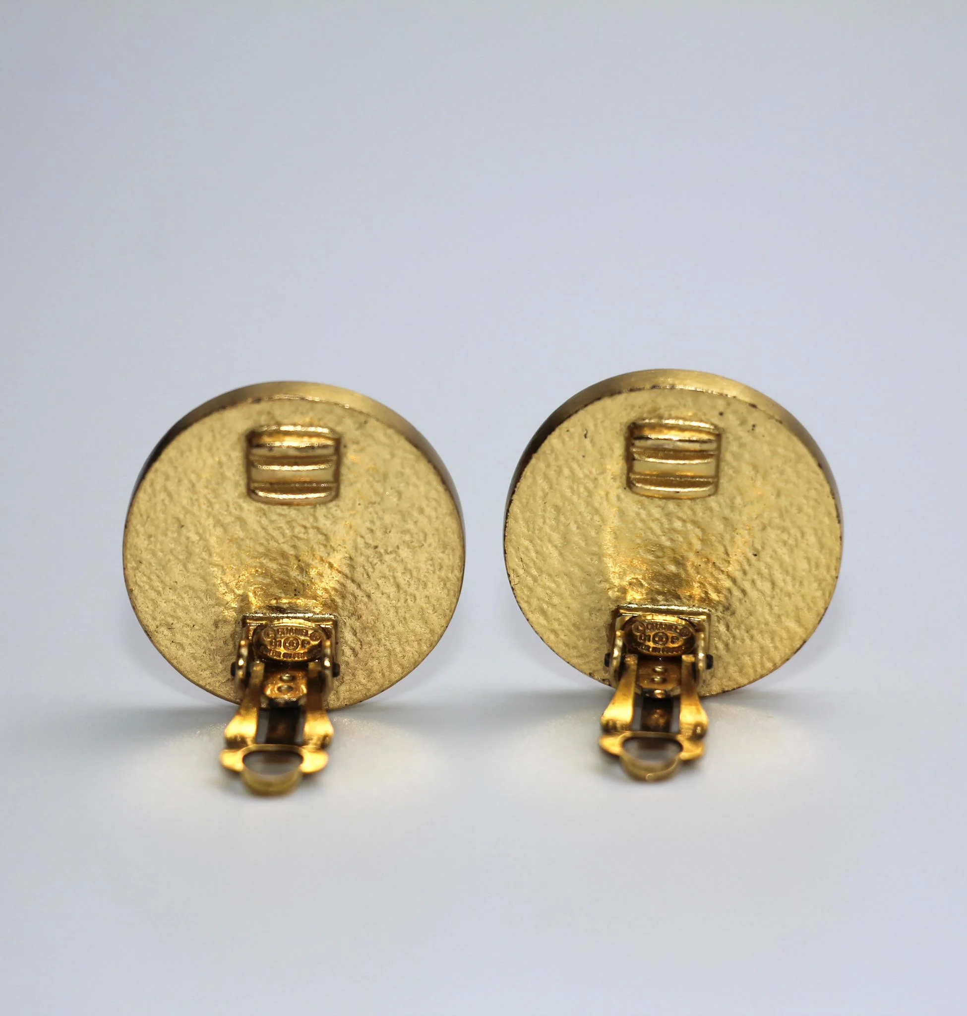 Chanel Vintage 01P Metallic Orange Round Cc Earrings - Image 5
