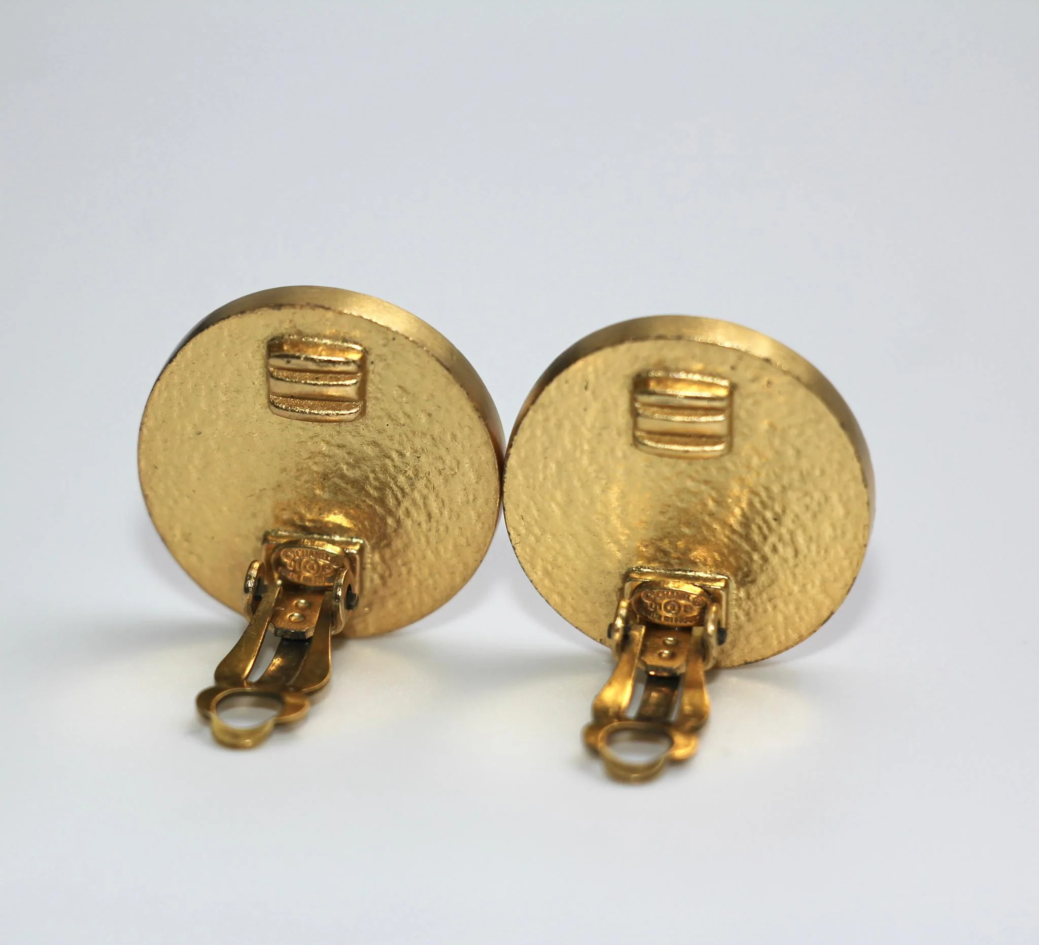 Chanel Vintage 01P Metallic Orange Round Cc Earrings - Image 6