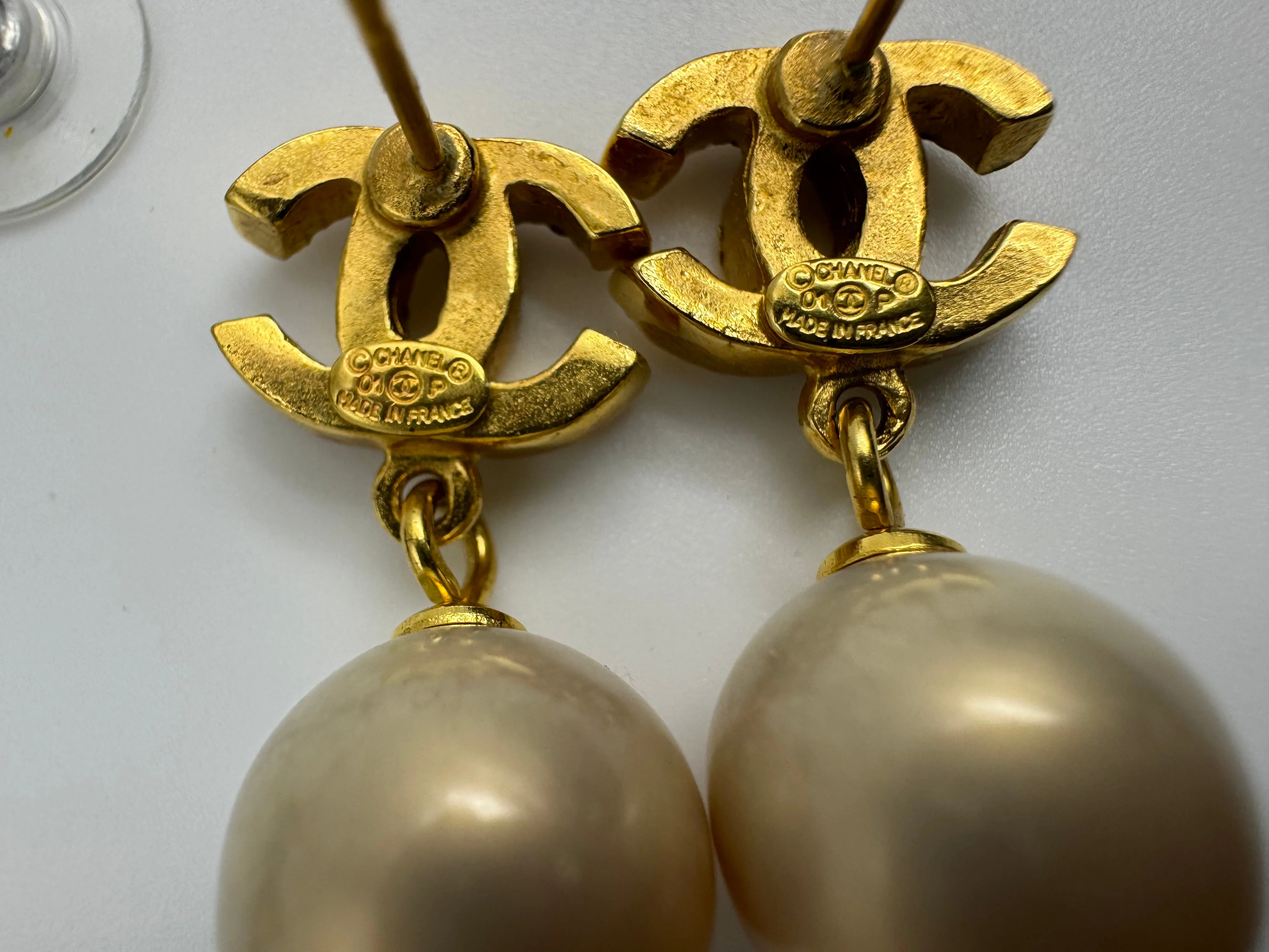 Chanel Vintage 01P Pink Rhinestone Imitation Pearl Drop Earrings - Image 9