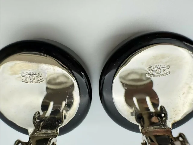 Chanel Vintage 01P Resin Black Hoop Mirror Clip-on Earrings - Image 9