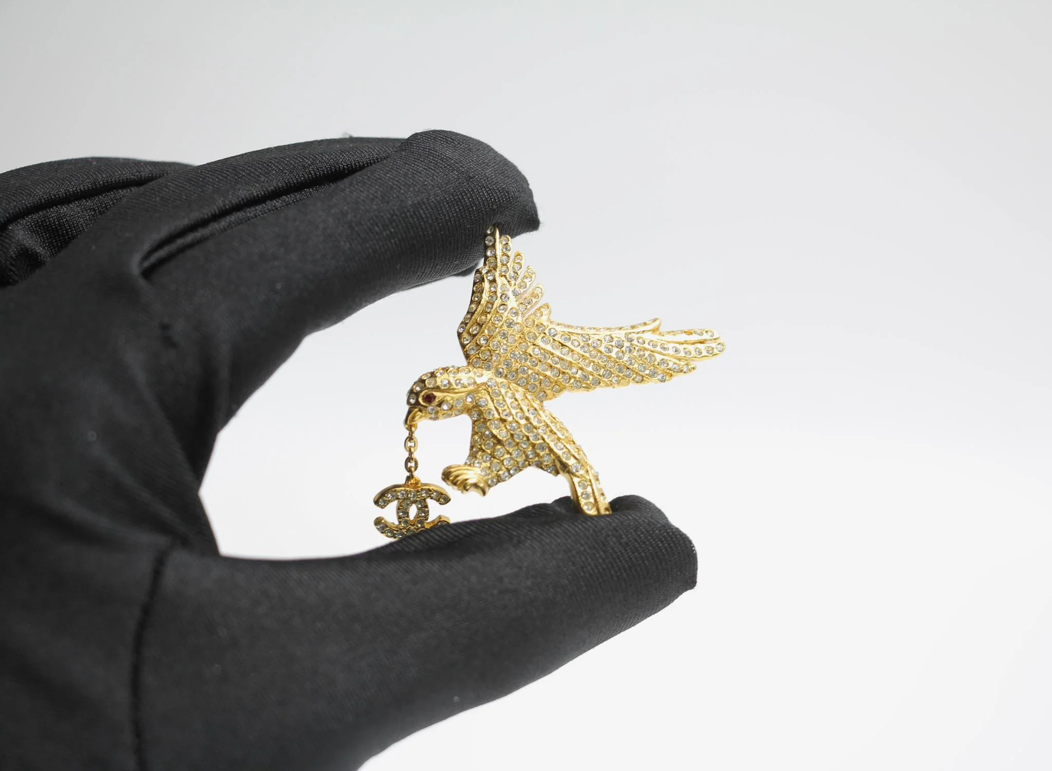 Chanel Vintage 01P Rhinestone Eagle Fine Brooch - Image 7