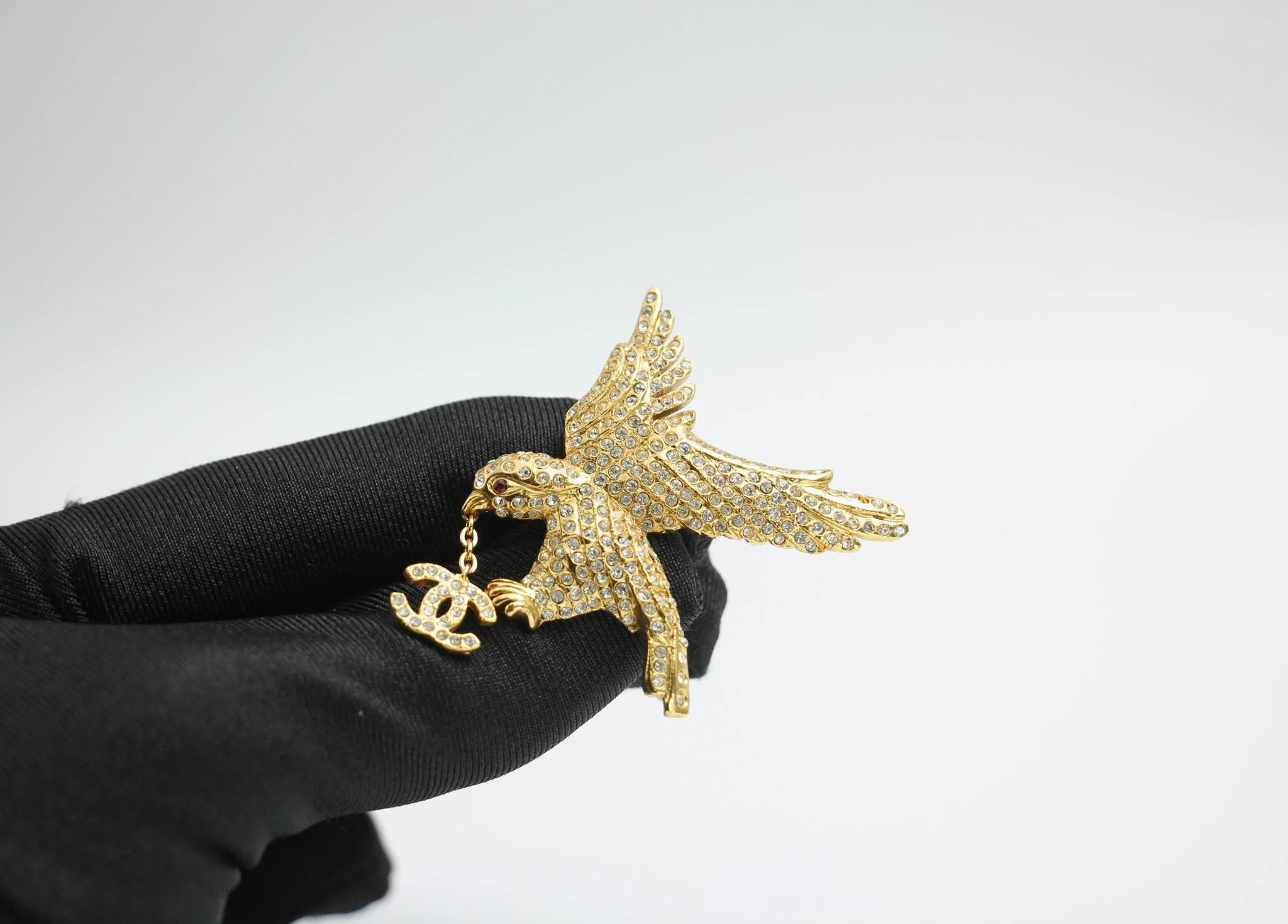 Chanel Vintage 01P Rhinestone Eagle Fine Brooch - Image 9