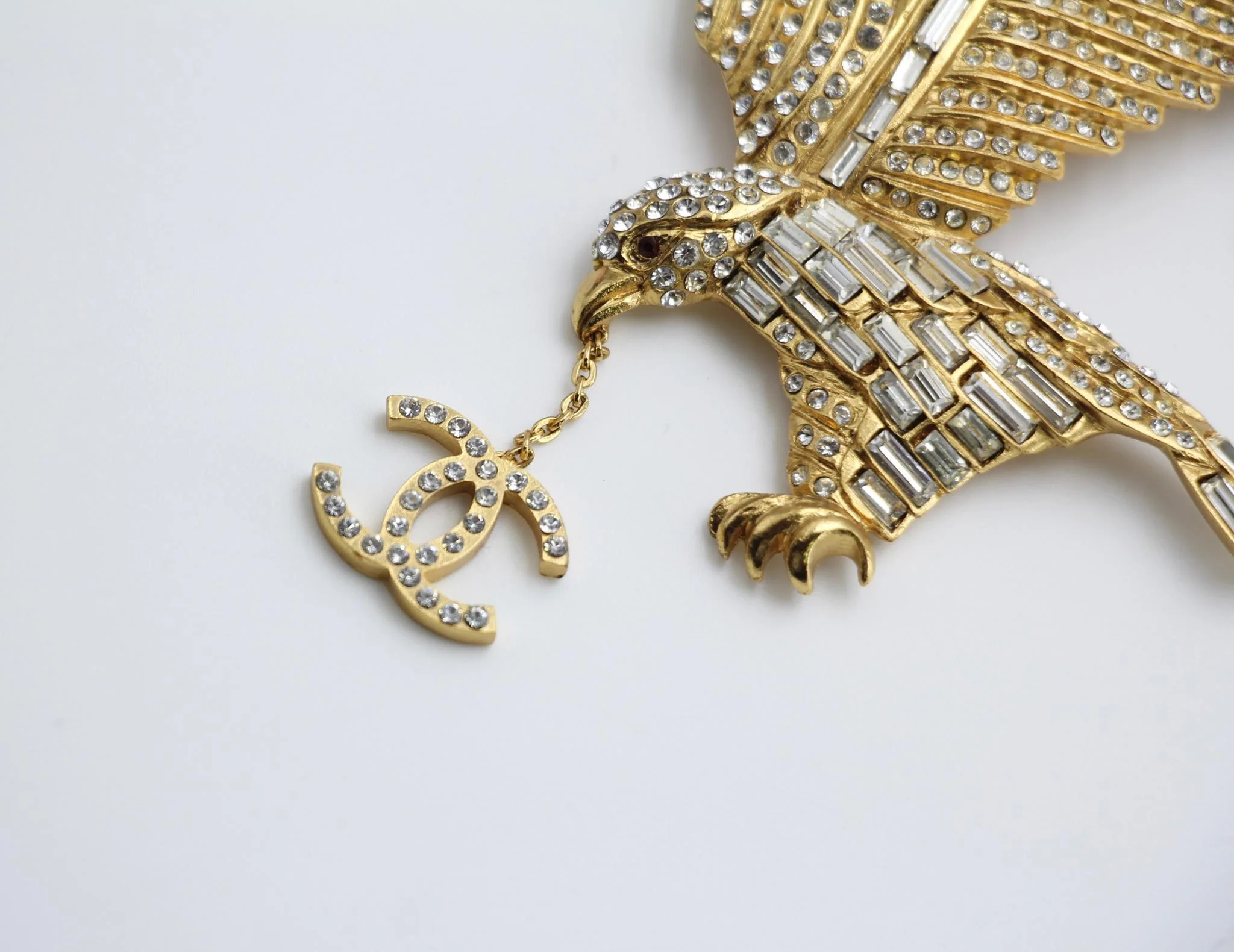 Chanel Vintage 01P Rhinestone Eagle Large Brooch - Image 10