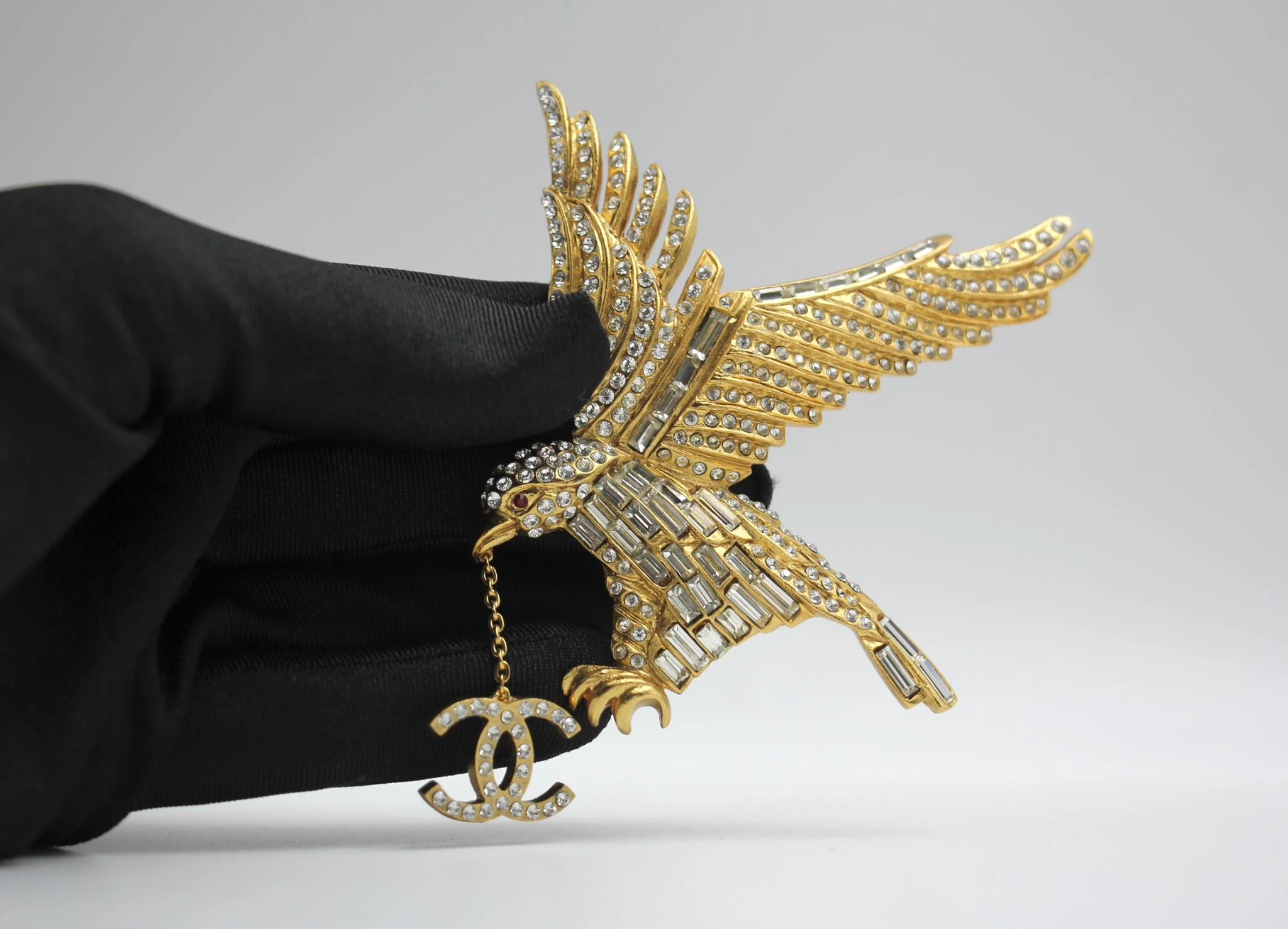 Chanel Vintage 01P Rhinestone Eagle Large Brooch - Image 11