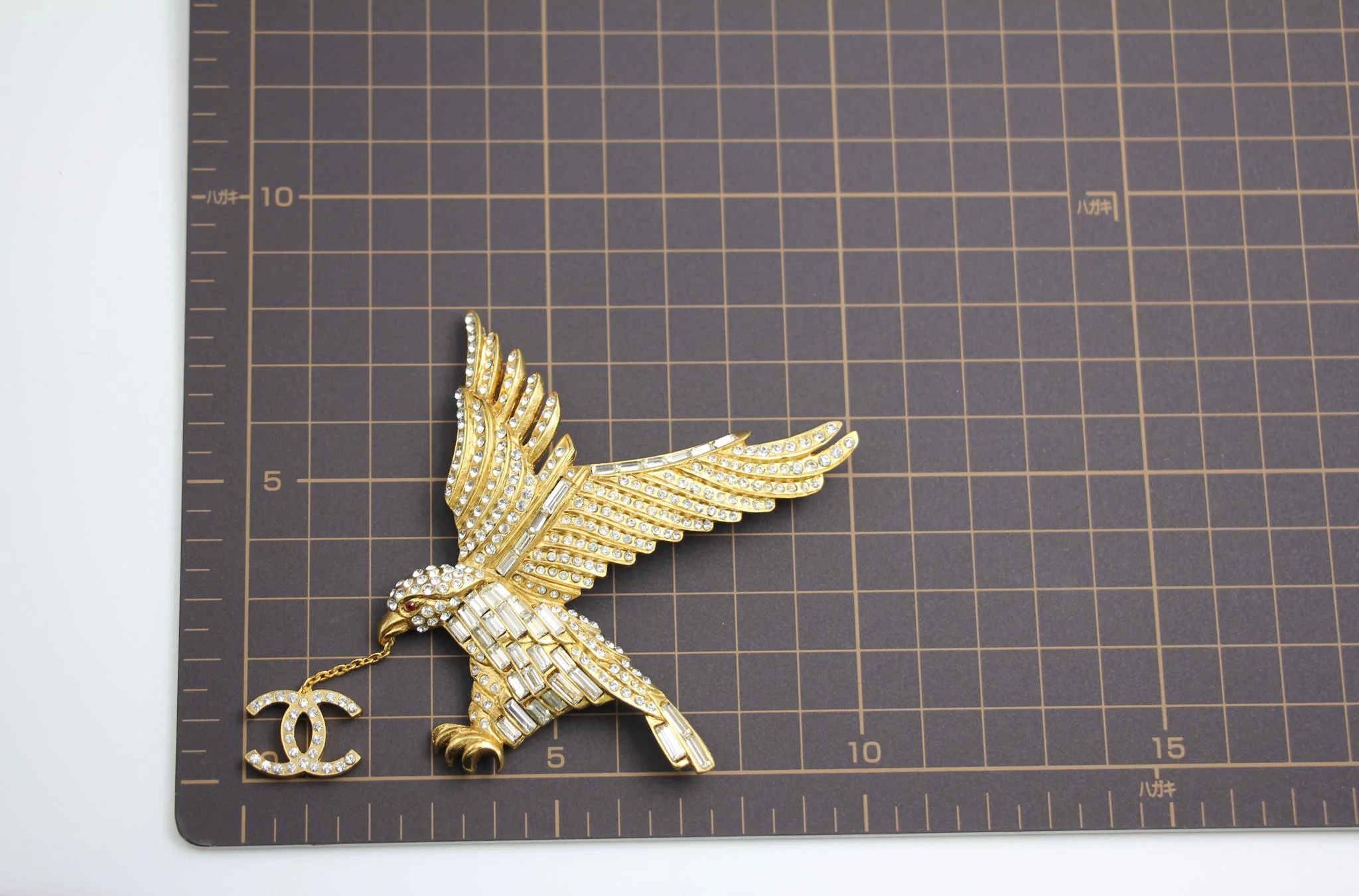Chanel Vintage 01P Rhinestone Eagle Large Brooch - Image 15