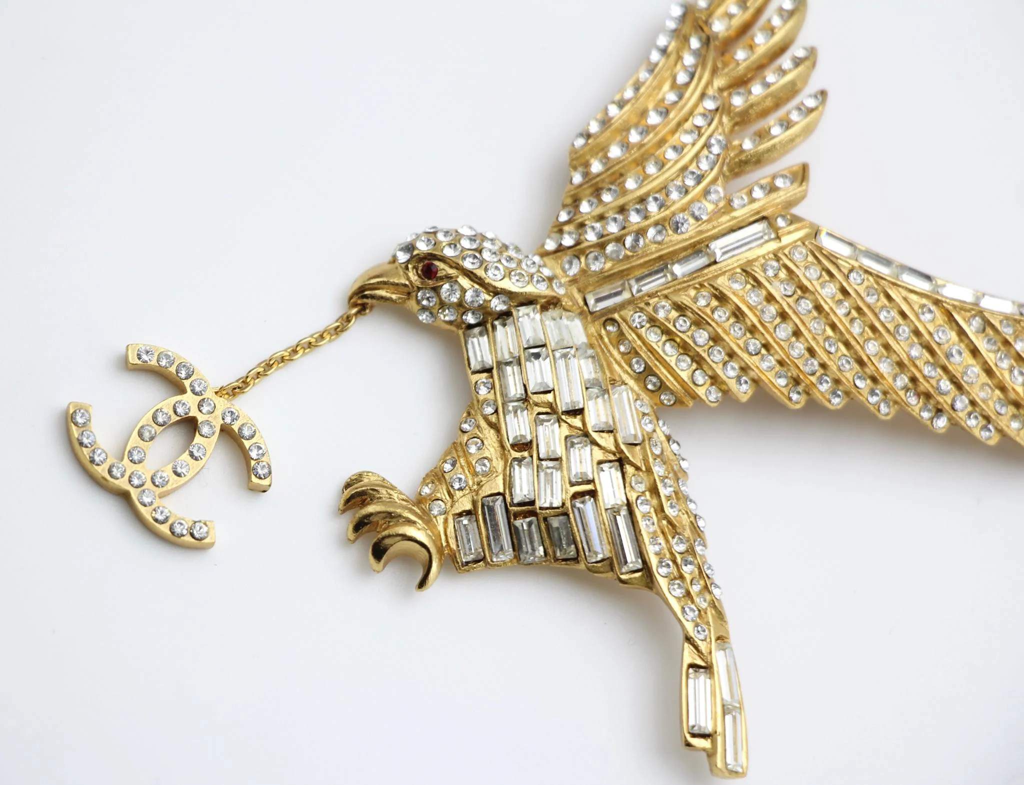 Chanel Vintage 01P Rhinestone Eagle Large Brooch - Image 3