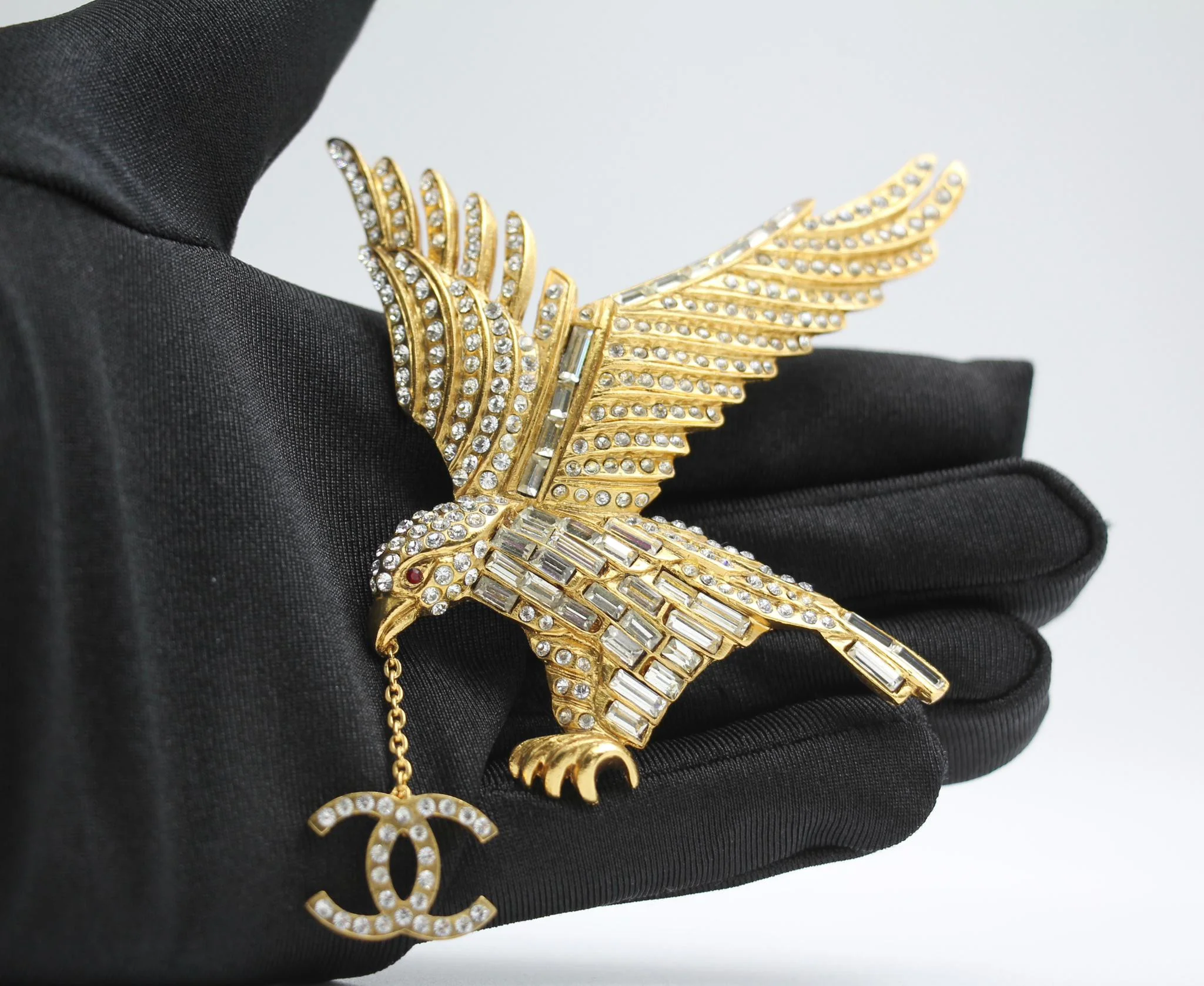 Chanel Vintage 01P Rhinestone Eagle Large Brooch - Image 9