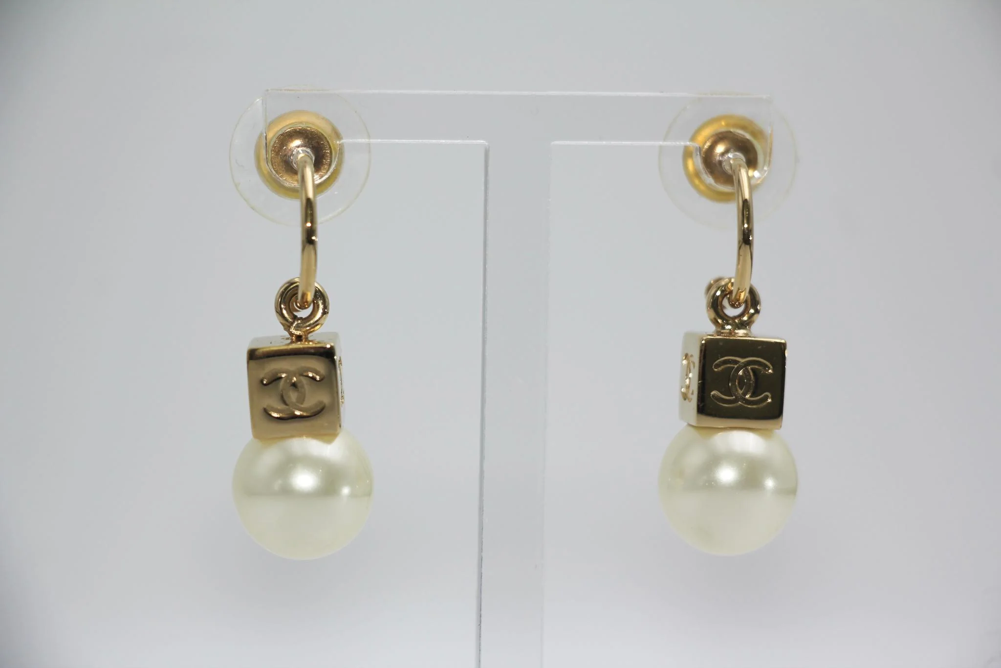 Chanel Vintage 02 Imitation Pearl Gold Square Cc Drop Earrings