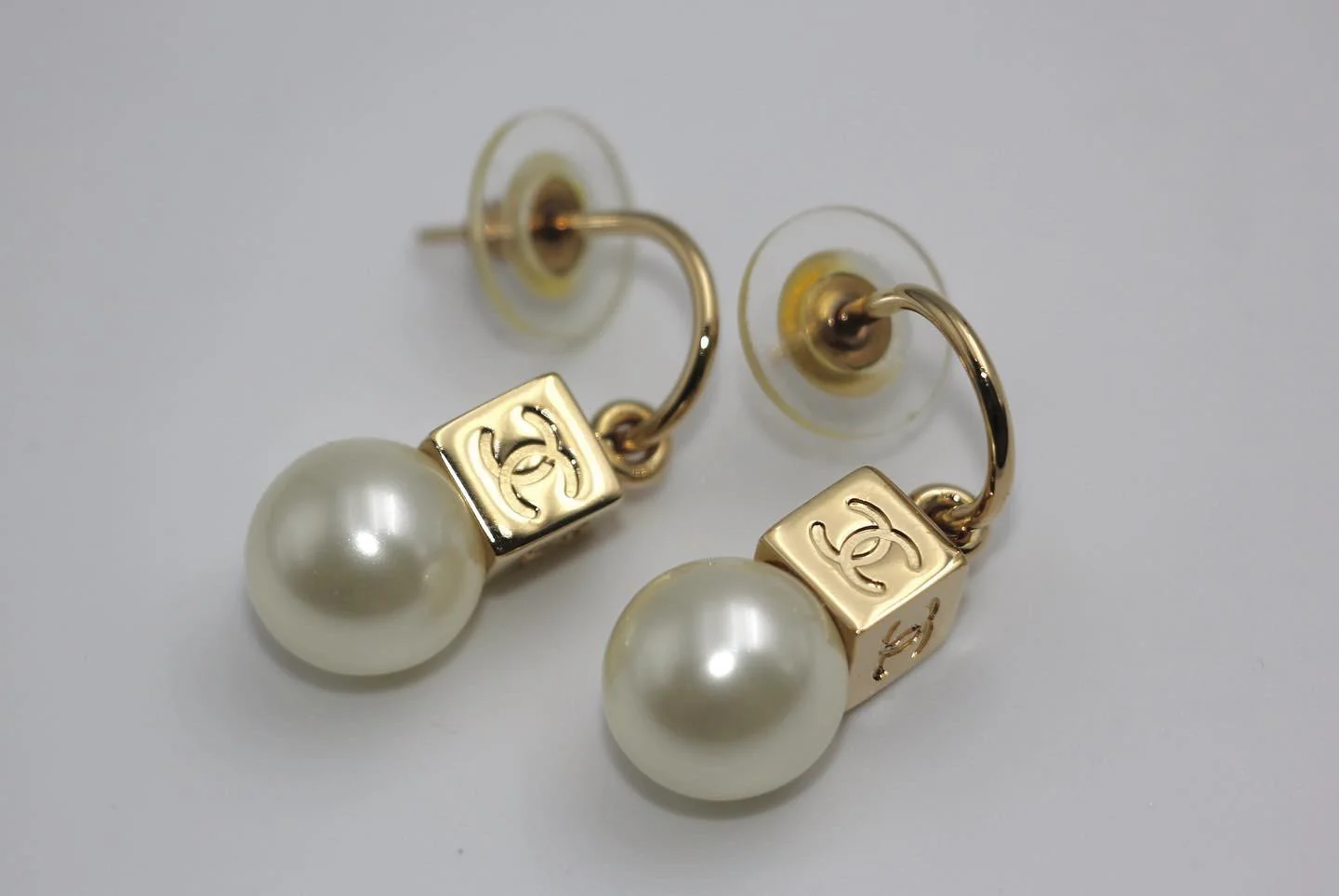 Chanel Vintage 02 Imitation Pearl Gold Square Cc Drop Earrings - Image 5