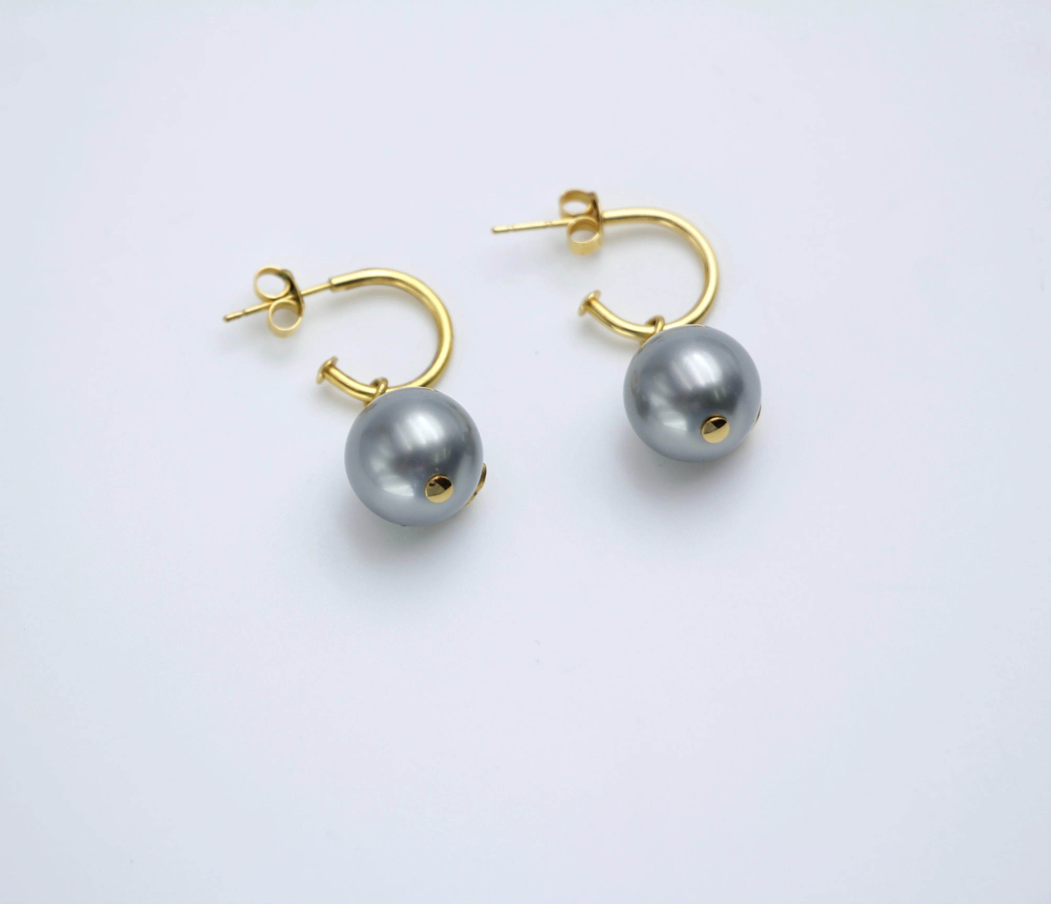 Chanel Vintage 2002 Imitation Pearl Gray Wave Dangle Earrings 1 - Image 2