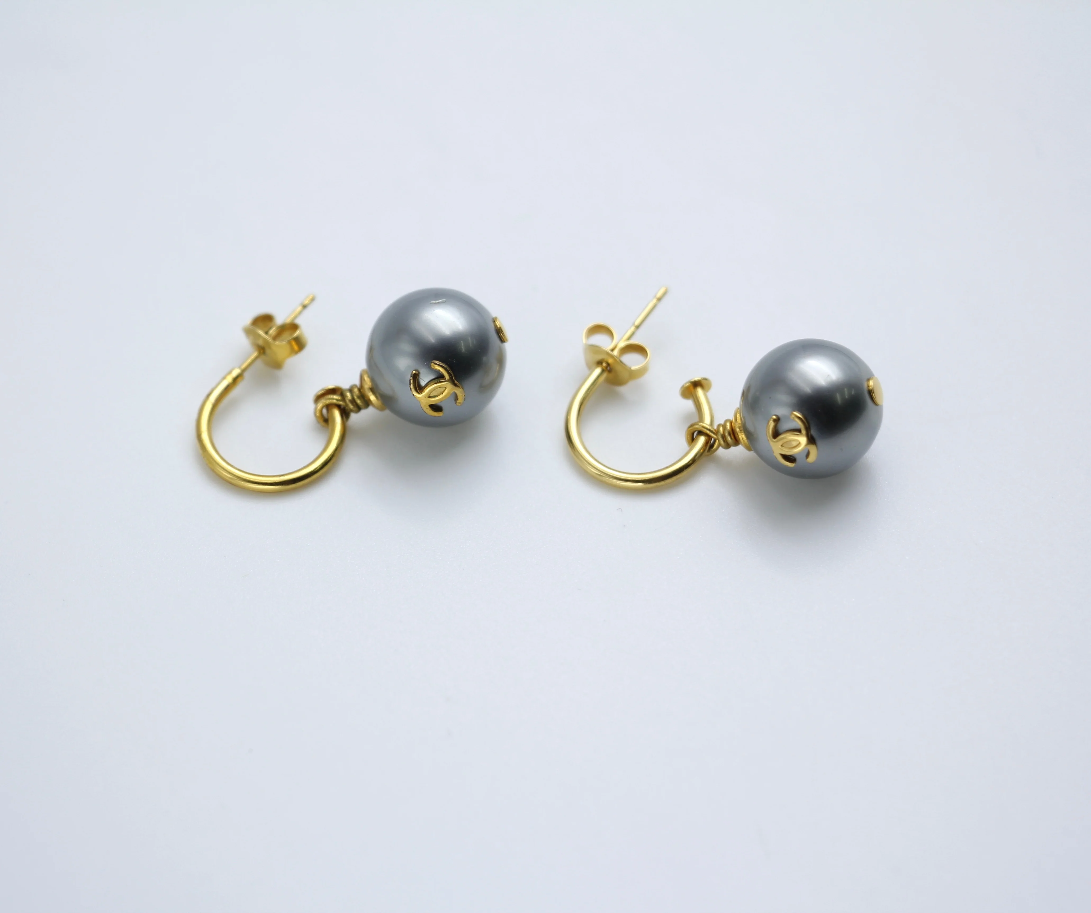 Chanel Vintage 2002 Imitation Pearl Gray Wave Dangle Earrings 1 - Image 3