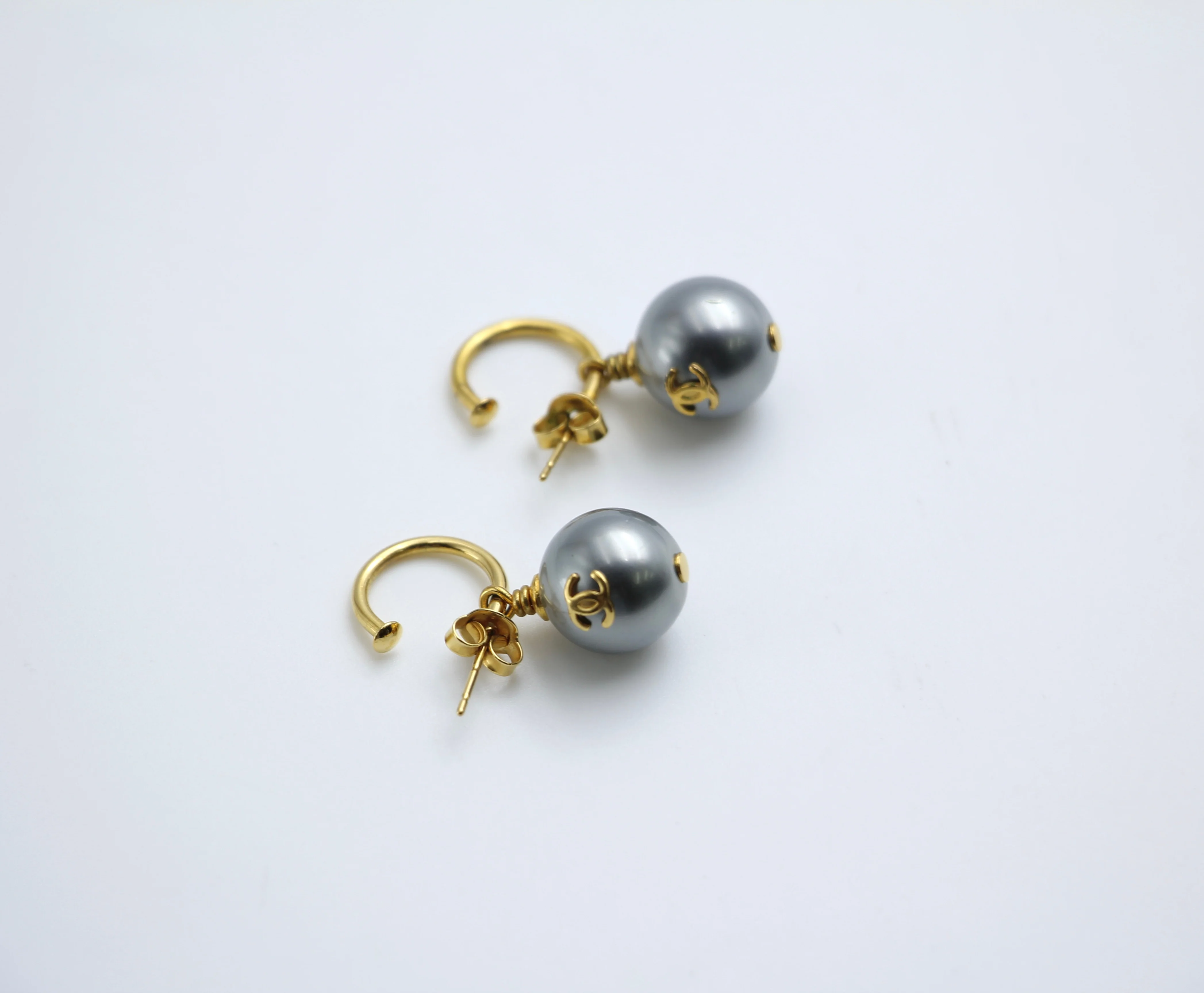 Chanel Vintage 2002 Imitation Pearl Gray Wave Dangle Earrings 1 - Image 5