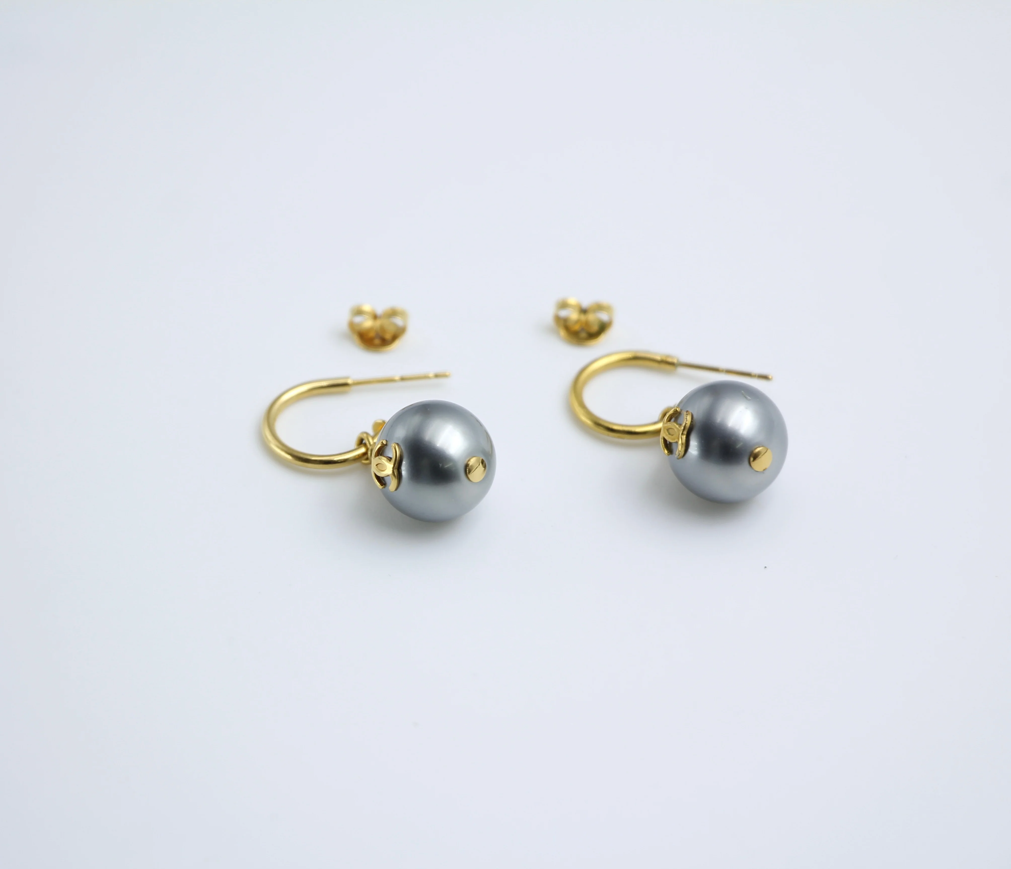 Chanel Vintage 2002 Imitation Pearl Gray Wave Dangle Earrings 1 - Image 7