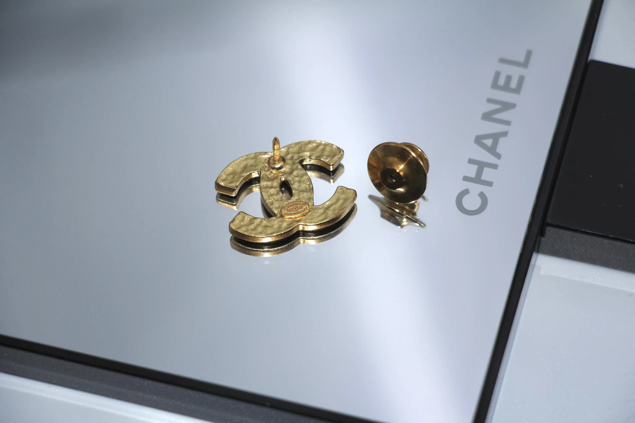 Chanel Vintage 02A Enamel Classic Cc Brooch - Image 3