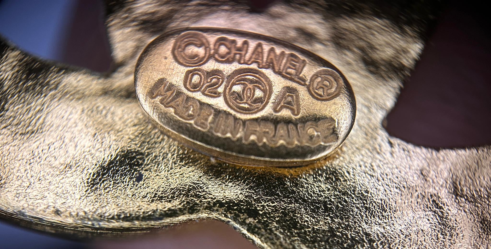 Chanel Vintage 02A Enamel Classic Cc Brooch - Image 8