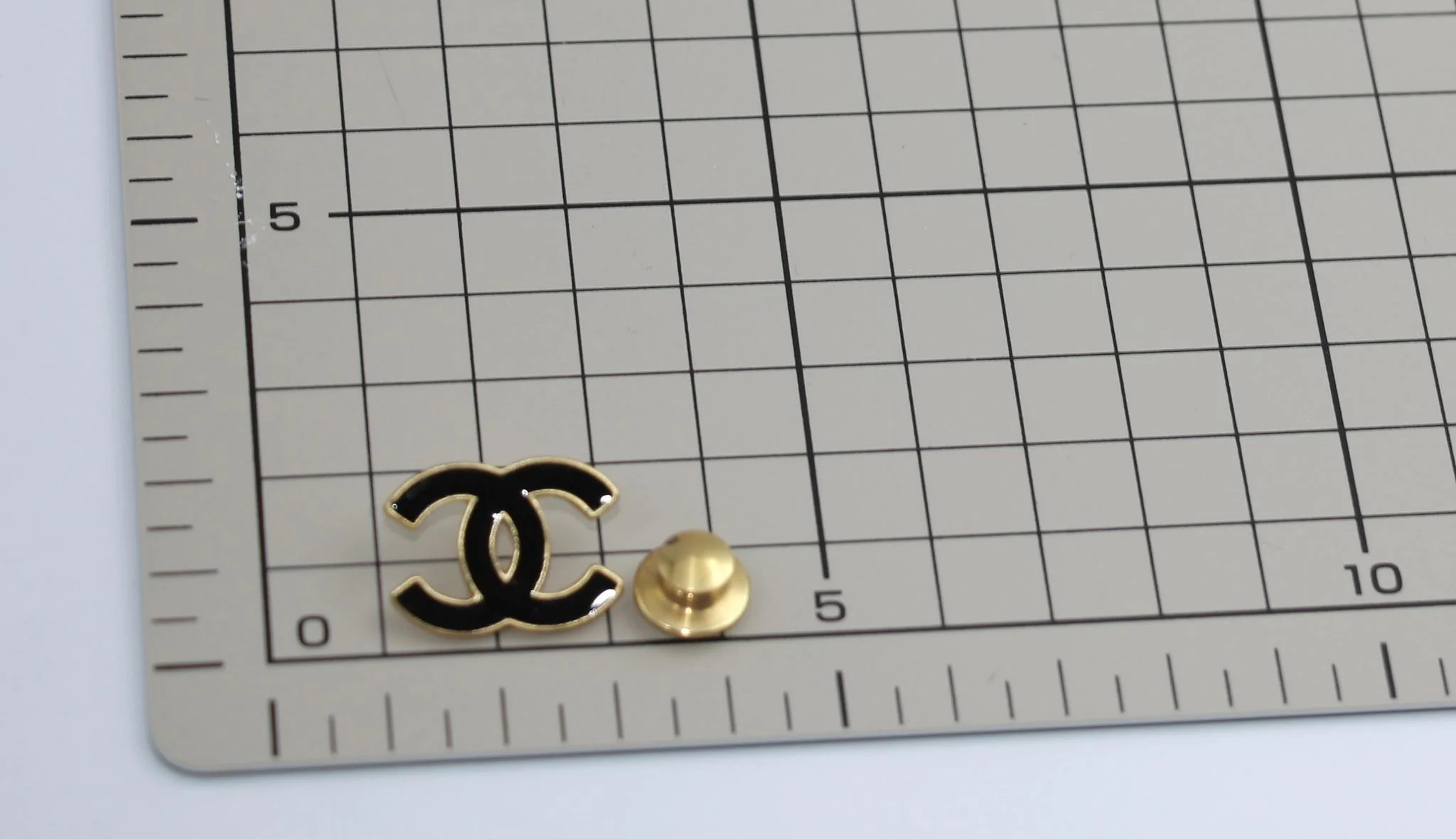 Chanel Vintage 02A Enamel Classic Cc Brooch - Image 9