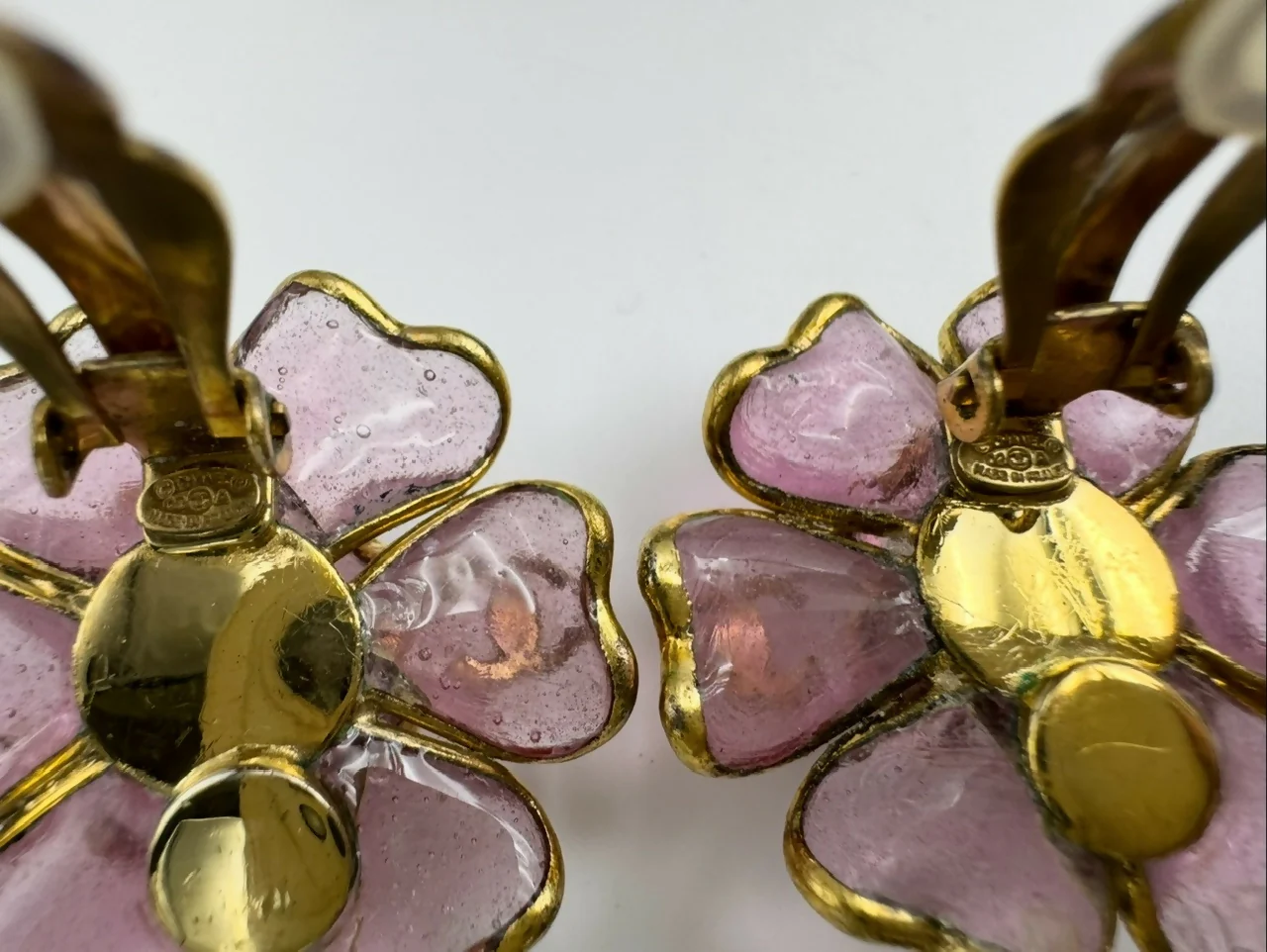 Chanel Vintage 02A Gripoix Pink Camellia Clip-on Earring - Image 9