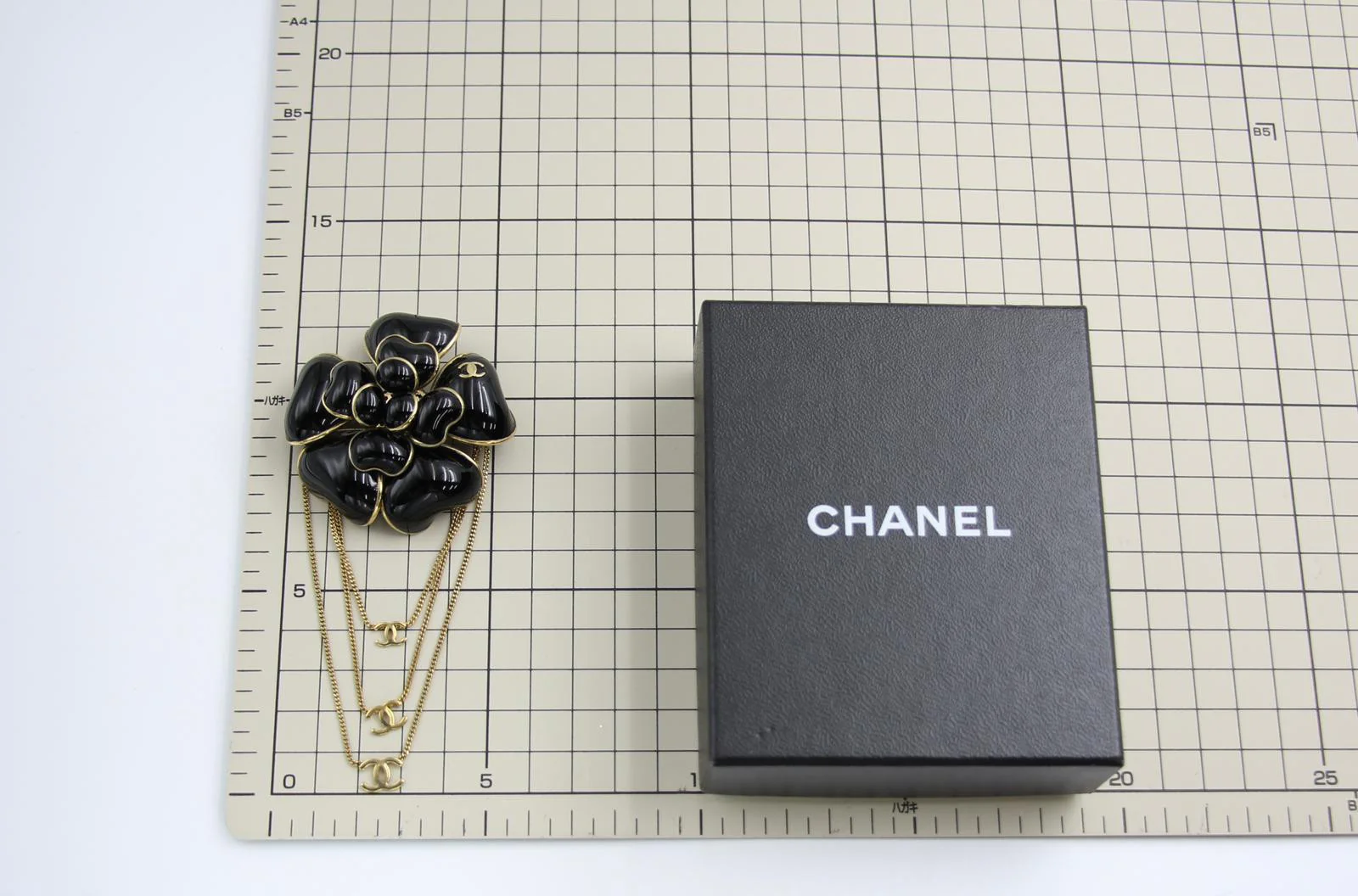Chanel Vintage 02A Imitation Pearl Black Camellia Three Cc Brooch - Image 15