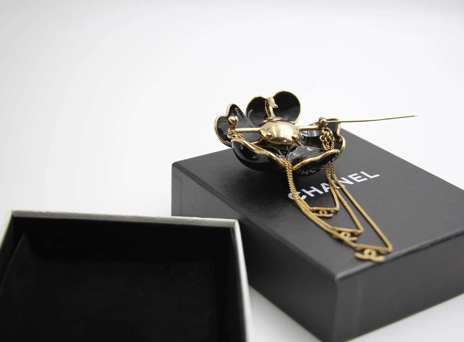 Chanel Vintage 02A Imitation Pearl Black Camellia Three Cc Brooch - Image 7